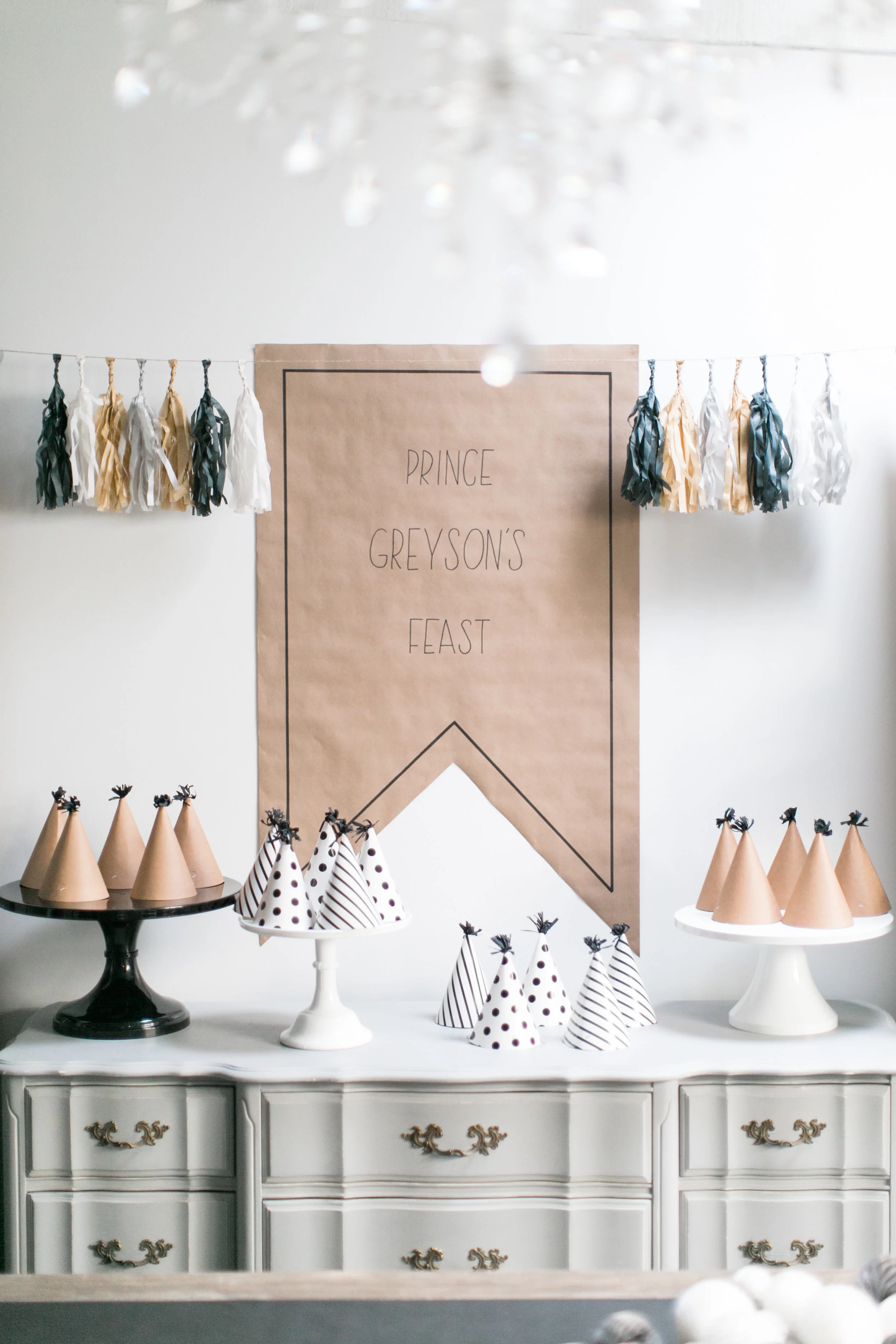 CAN'T GO WRONG WITH KRAFT PAPER SIGNAGE.