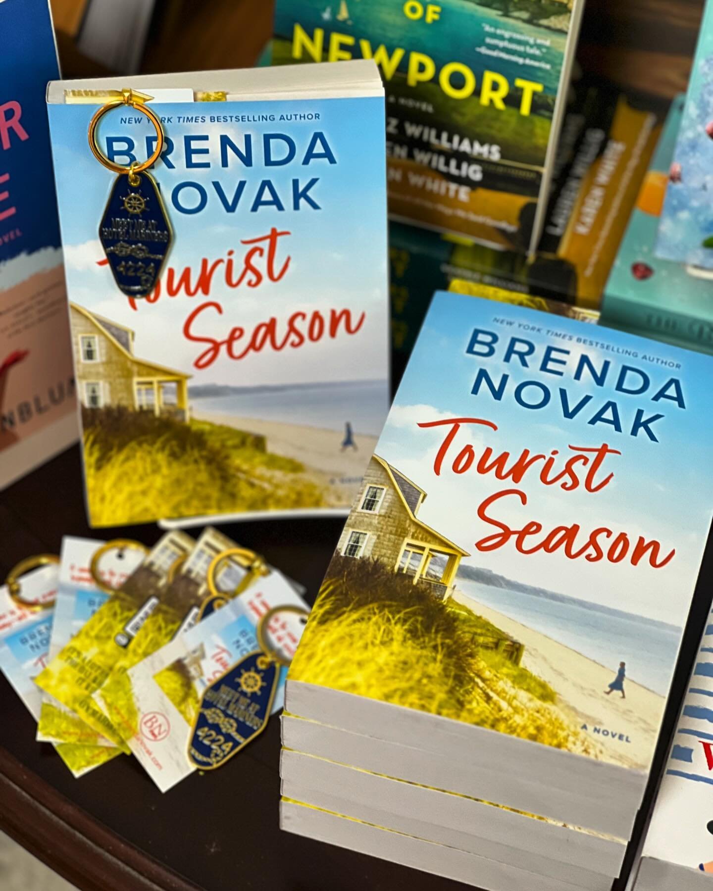 How cute are these keychains that accompany Tourist Season by @authorbrendanovak ☀️📚💕 

Available now until we run out.  I ❤️ book swag!!

#beachread #beachbagread #summervibes #bookswag #sanibel #sanibelisland #captiva #captivaisland #readlikealoc