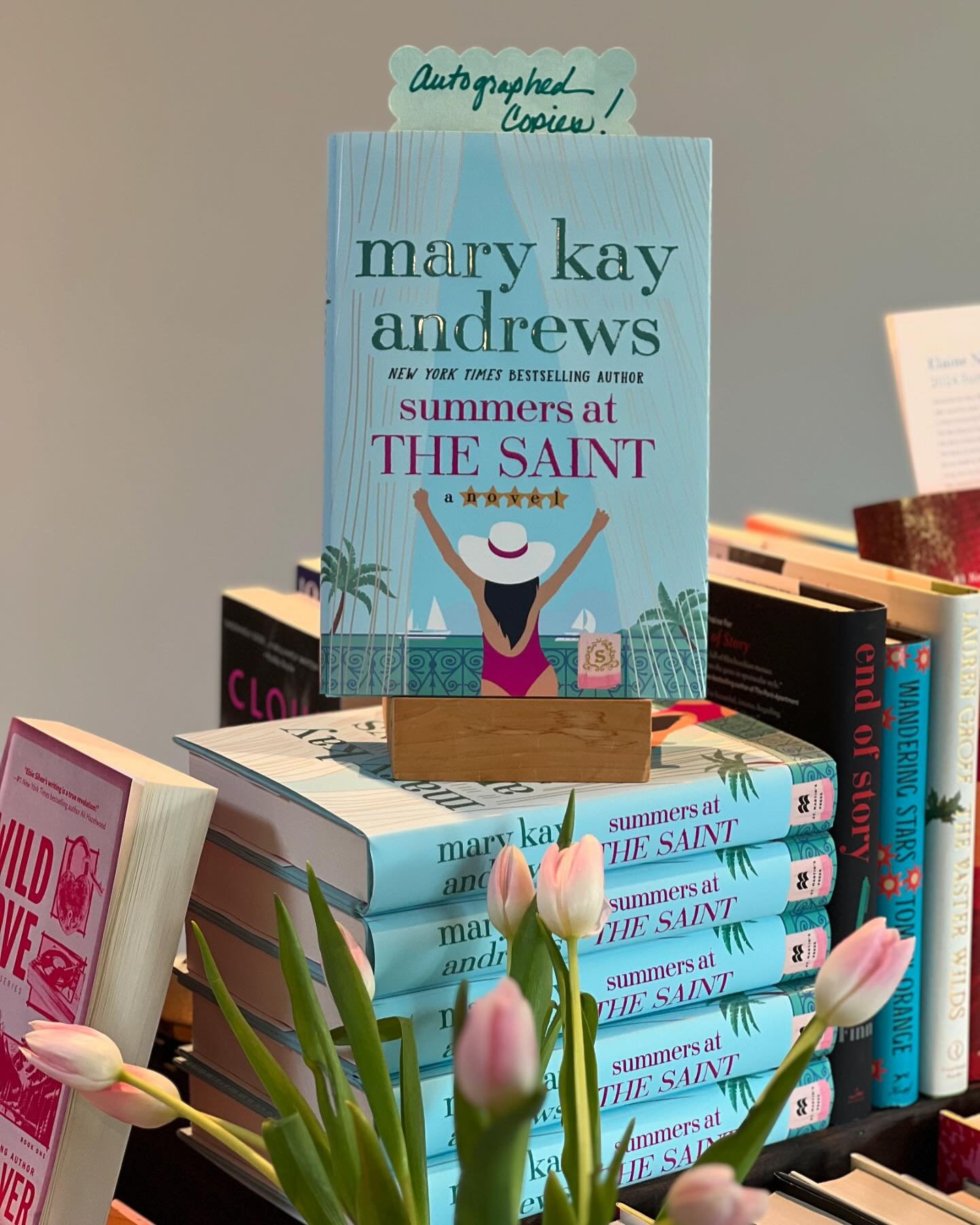 We have some great last minute gifts for MOM!

☀️Signed copies of the NEW @marykayandrews novel are perfect for a weekend #beachread
 🐚 550 piece Sanibel Shell #jigsawpuzzles puzzles are perfect for a relaxing afternoon.
 🎁 Comfy cotton jammies for