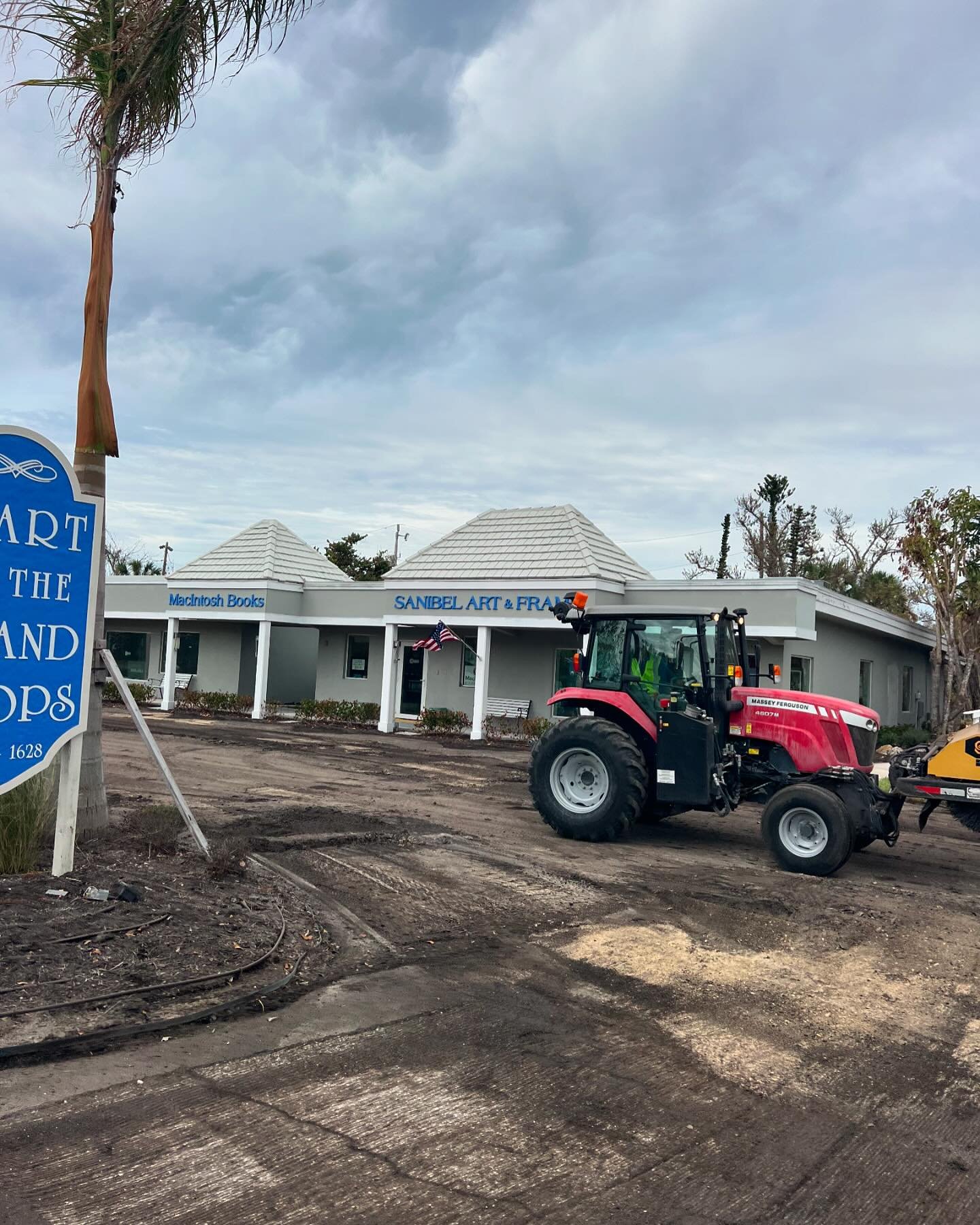 Our parking lot is undergoing a transformation and won&rsquo;t be finished until 11/7.  We&rsquo;re open daily from 10-5 during the process.  If you can&rsquo;t park out front, try the rear entrance via Dixie Beach or ride your bike.  It&rsquo;s not 
