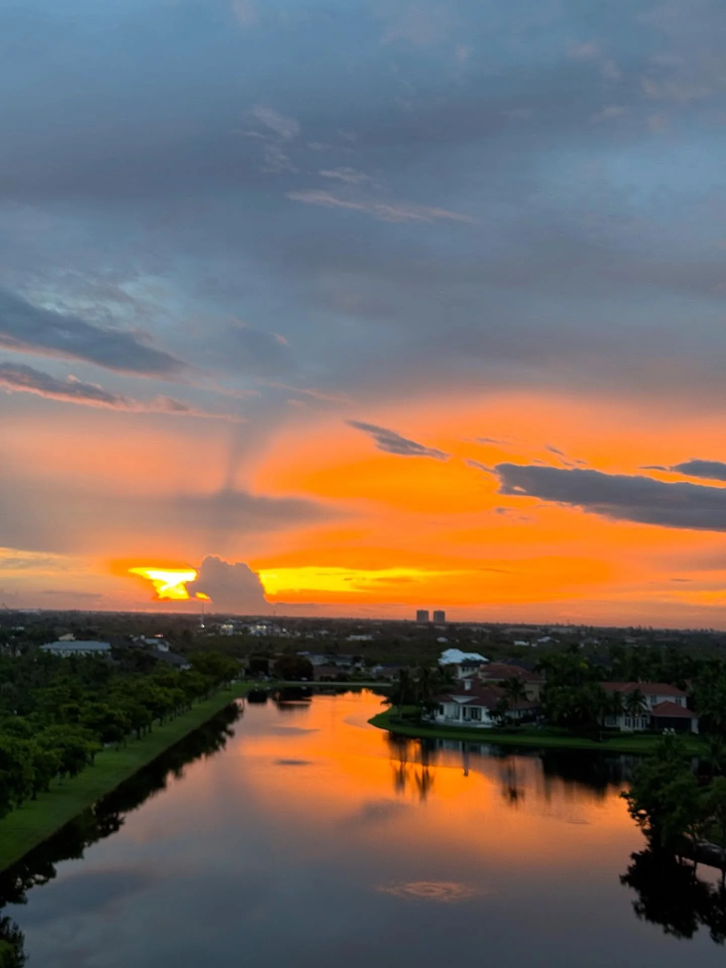 There is nothing like a SWFL sunset ❤️ #justanotherdayinparadise #swfl #unfiltered #sanibel #caloosahatcheeriver #sunset