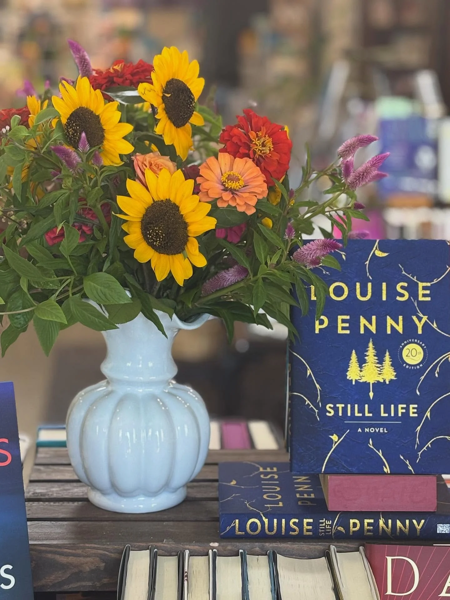 Fresh flowers by @florabelsanibel and a fresh new edition of Still Life by Louise Penny!  Feeling extra blessed by kindness and beauty today ❤️📚🌸#itsthedetails #littlethingsarebigthings #books #glowers #commraderie #louisepenny #stilllife #sanibel