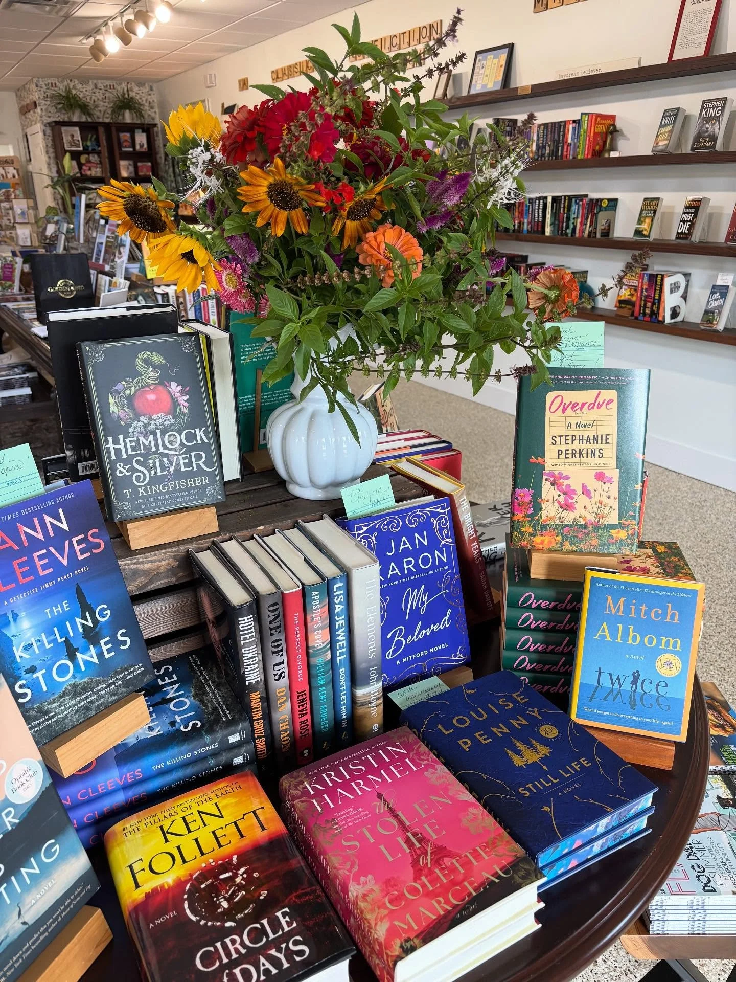 Tuesdays are for #freshfromthegarden #flowers from @florabelsanibel + hot new releases like Overdue by Stephanie Perkins (signed!) and Twice by Mitch Albom #readlikealocal #sanibelisland #sanibel #independentbookshop