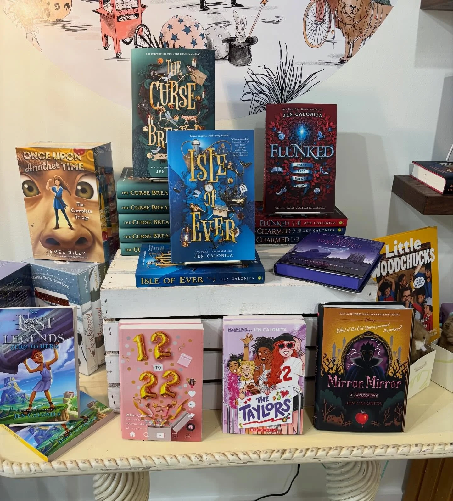 Today is super-duper-extra-special because @jencalonita stopped in to sign her books!  She&rsquo;s the loveliest person and I&rsquo;m so thrilled to share her books with young readers.  Pop in for copies 💕📚🌴🌸 #jencalonita #sanibel #sanibelisland 