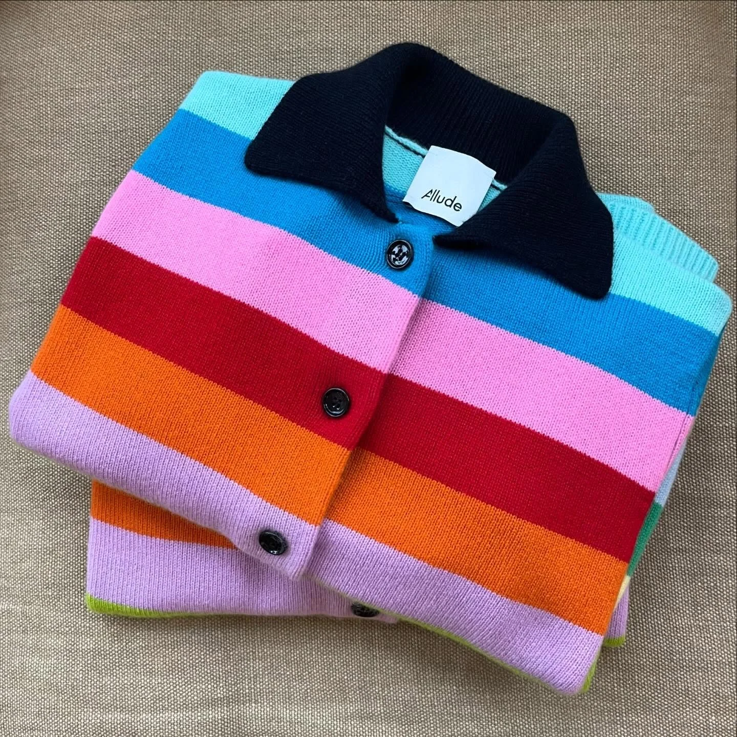 Cardigan fra Allude 🌈💘🍭