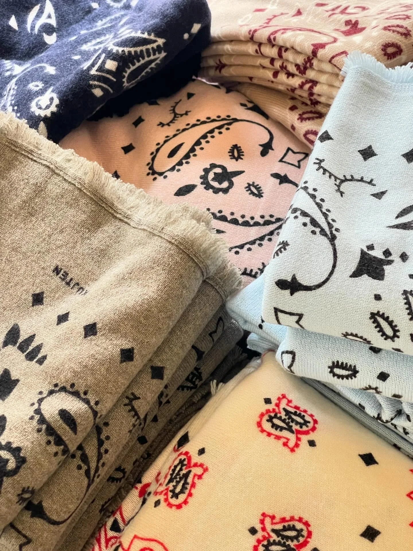 Favorittskjerfene fra @kujten 💫🌼🦋🍭