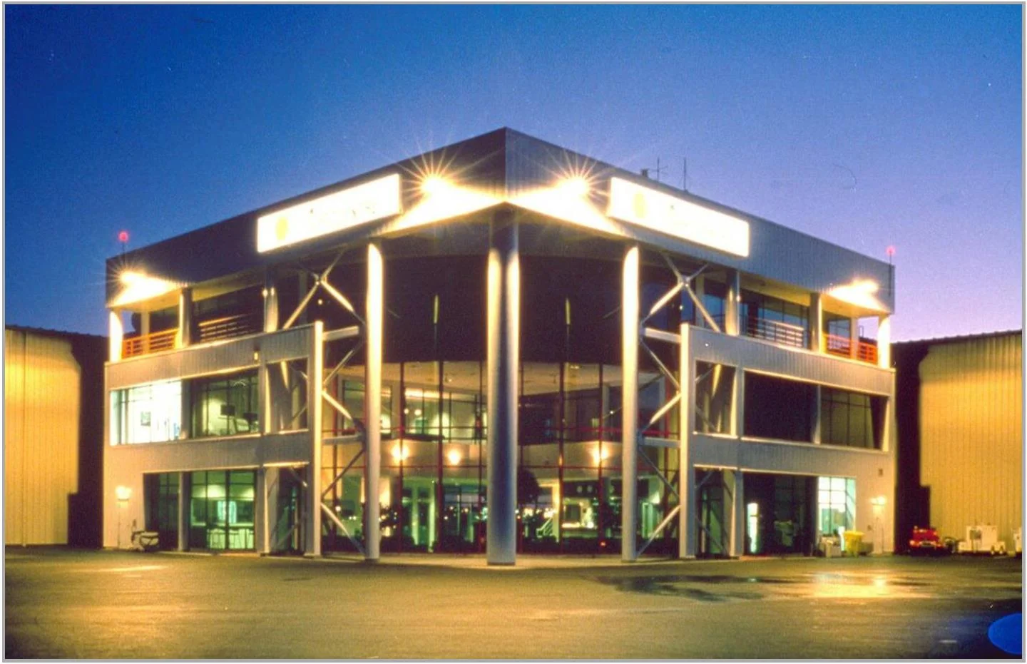 Shell Aerocentre - Vancouver, BC 2.jpg