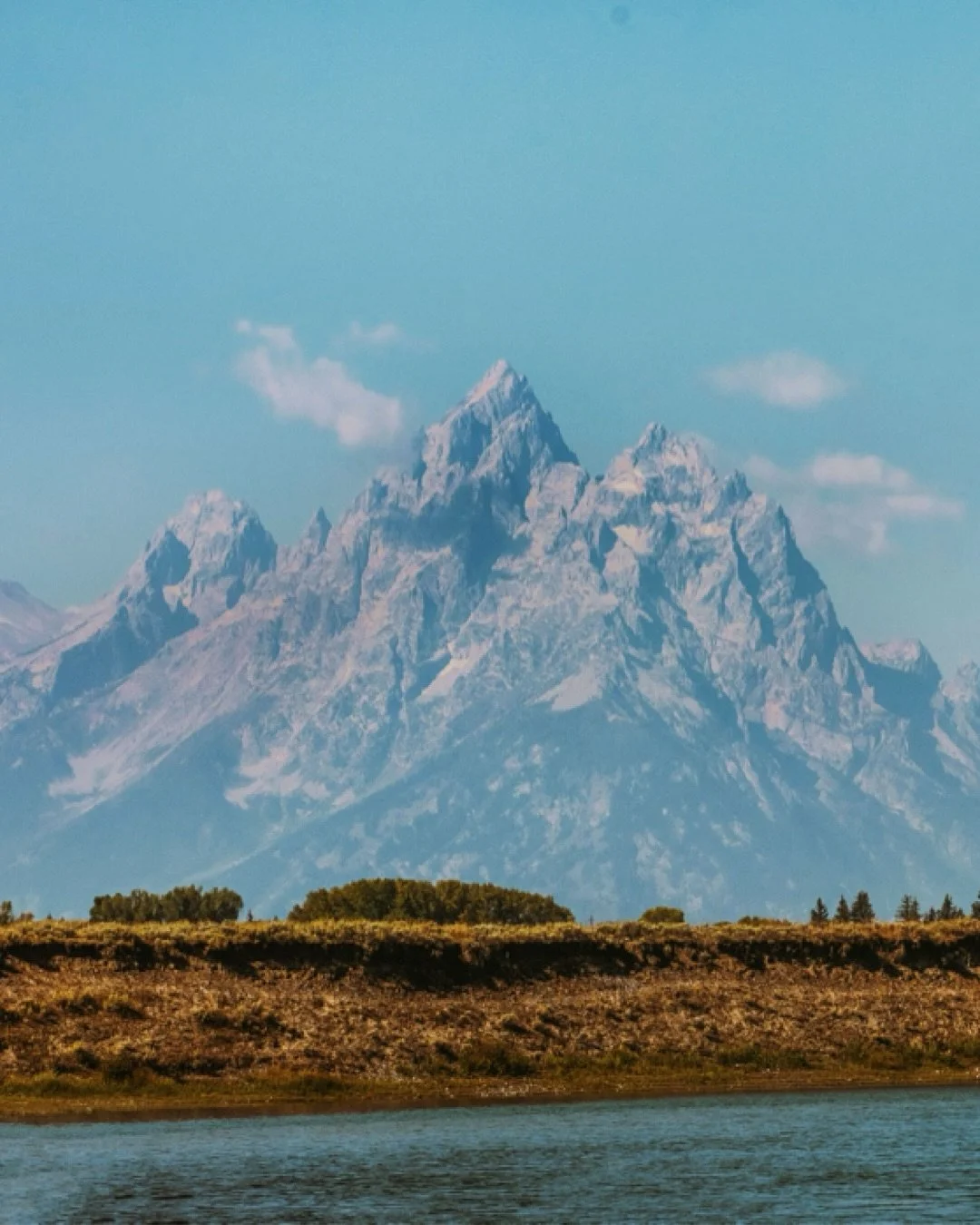 The Tetons were quite grand. 🤩 What an amazing experience to see them for the first time from a raft on the Snake River with friends.  Floatin&rsquo; &amp; fishin&rsquo; 🎣 Felt like a fever dream! 

We drove late into the night and made it to camp 