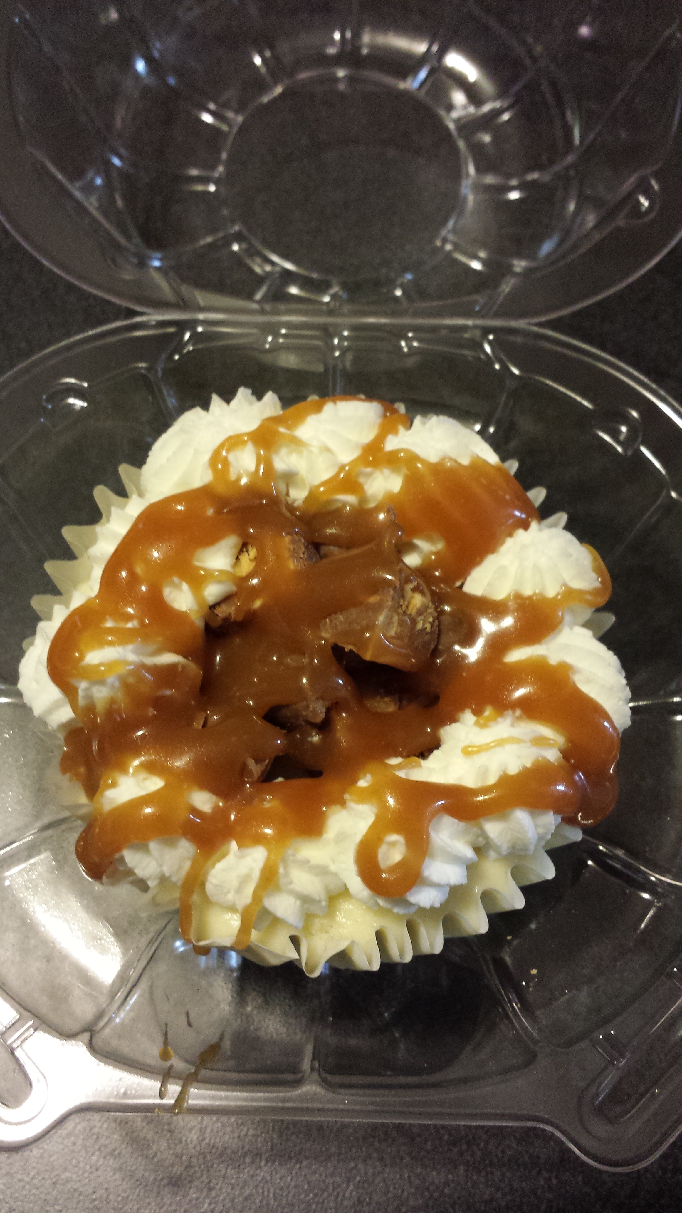 Snickers Cheesecake Cupcake