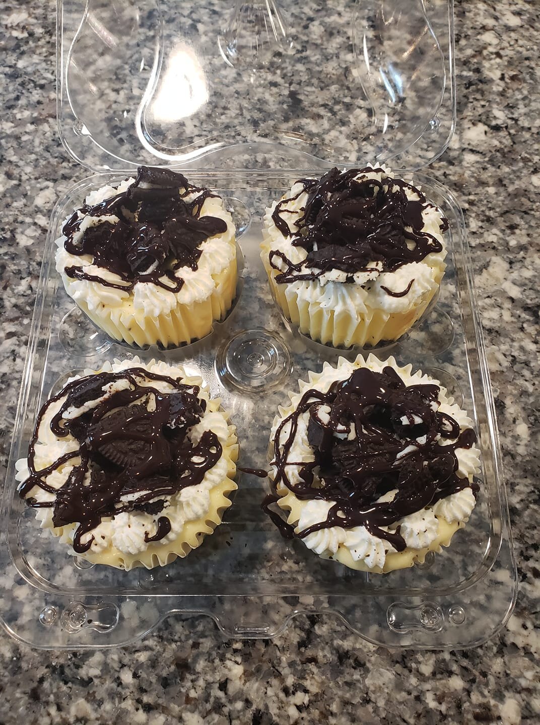 Cookies and Cream Cheesecake Cupcakes