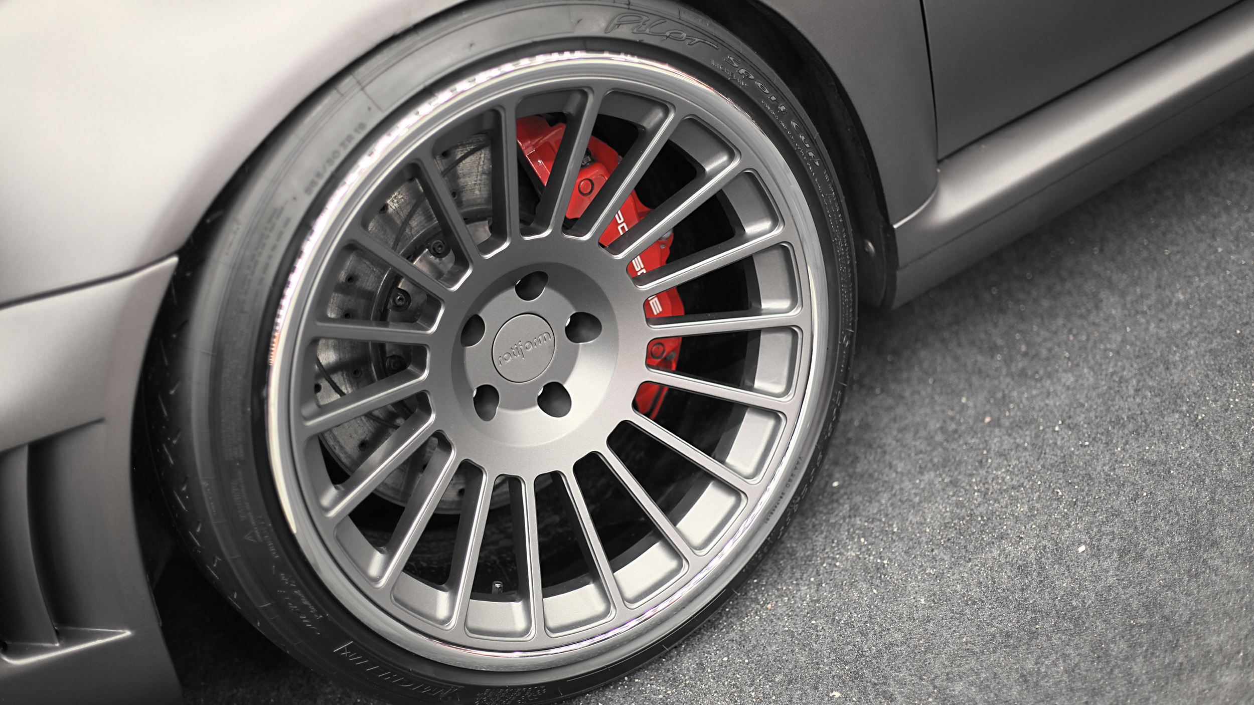 Ilkka Lipponen's RS4 fat fenders were filled with Rotiforms.