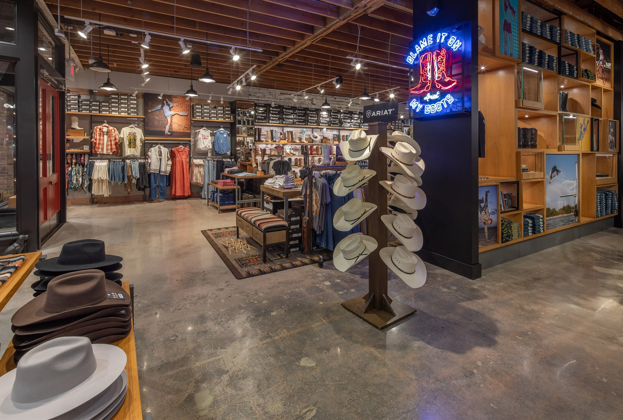 Ariat-Los Angeles-10.jpg