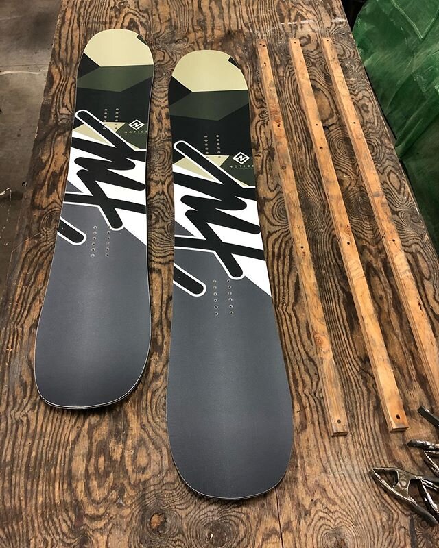 A Couple of custom &ldquo;Everydays&rdquo; I did for the #rad crew at @flagnorfail They are actually giving them away!  Roll on over to their site for all of the details and to get entered! 
#oneofakind #custom #snowboard