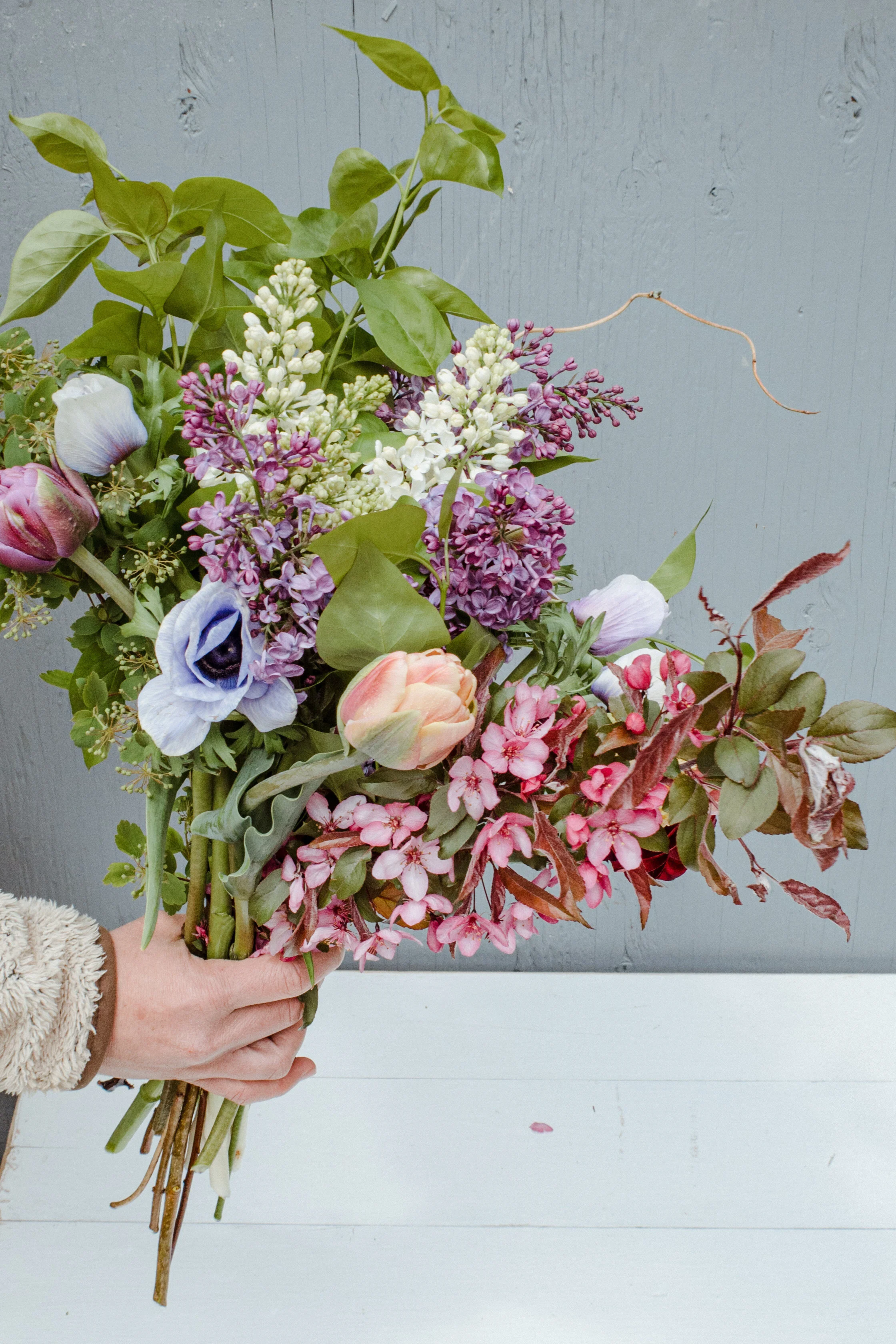 meadowbloom-shop-05-bouquets-white-grey-0004-LB016277.jpg