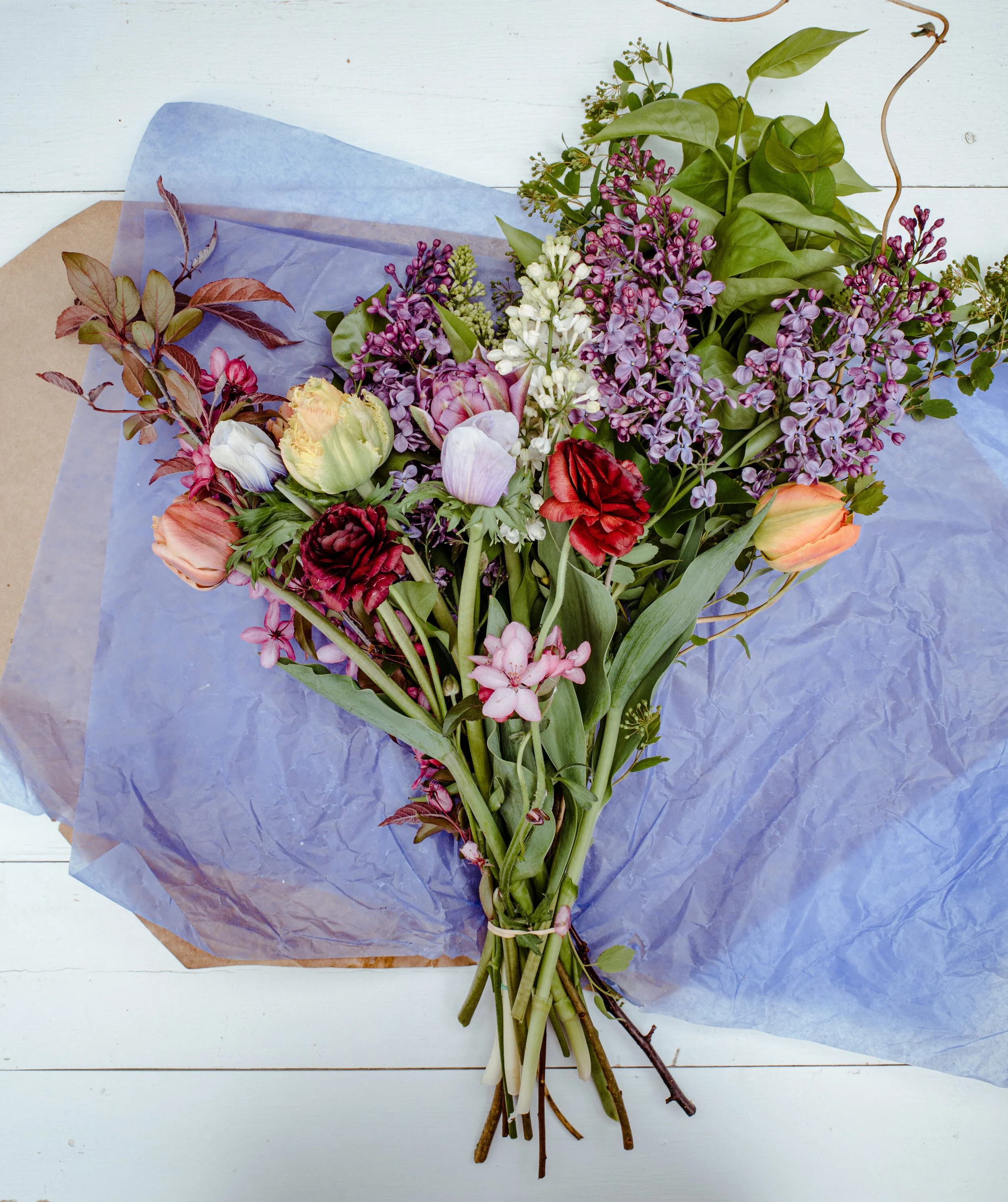 meadowbloom-shop-05-bouquets-white-grey-0012-LB016298.jpg