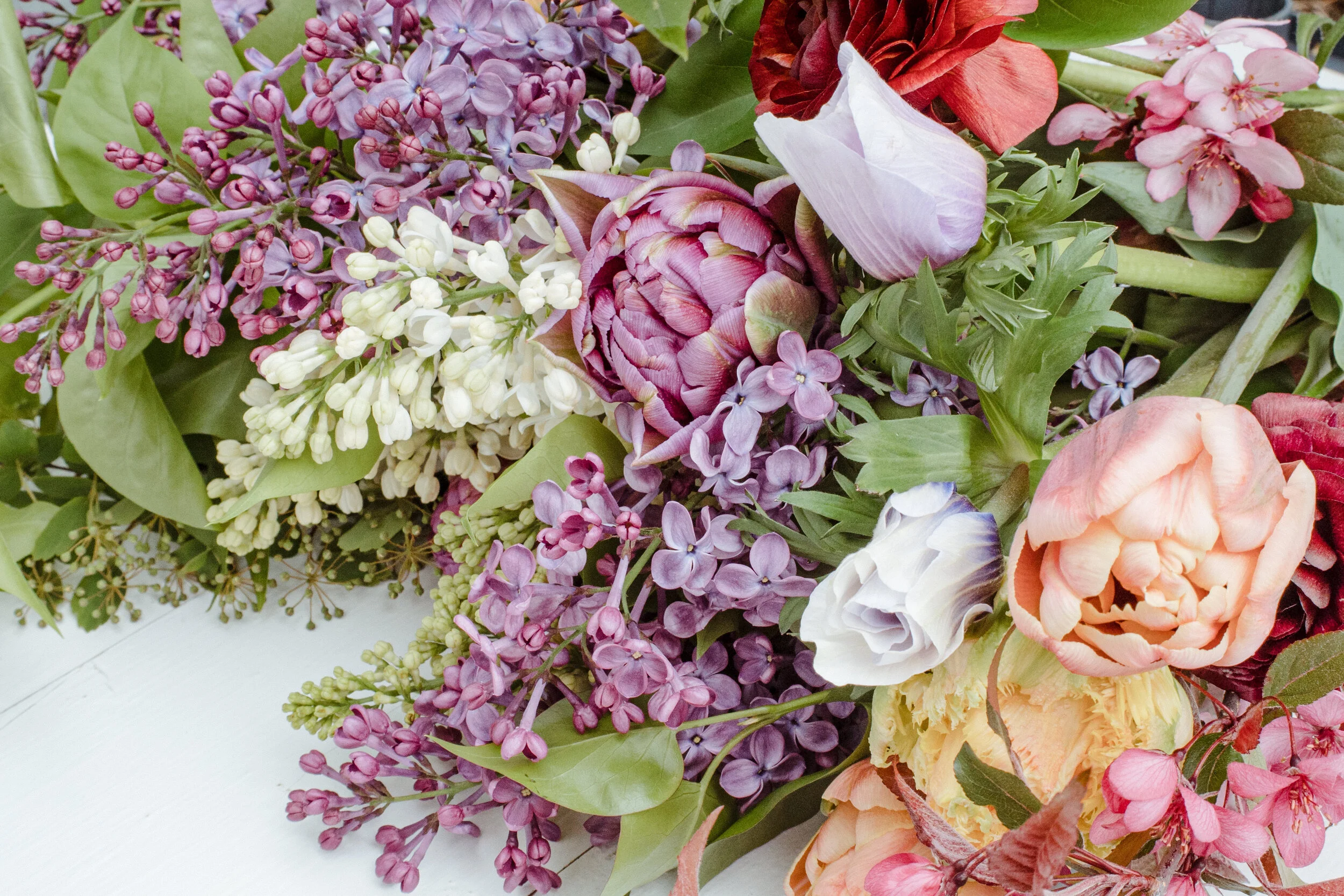 meadowbloom-shop-05-bouquets-white-grey-0011-LB016289.jpg