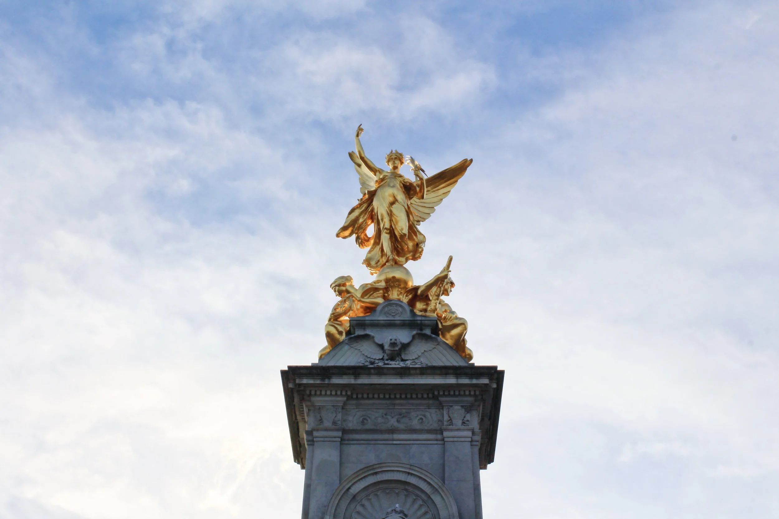 londonqueenvictoriamemorial.JPG