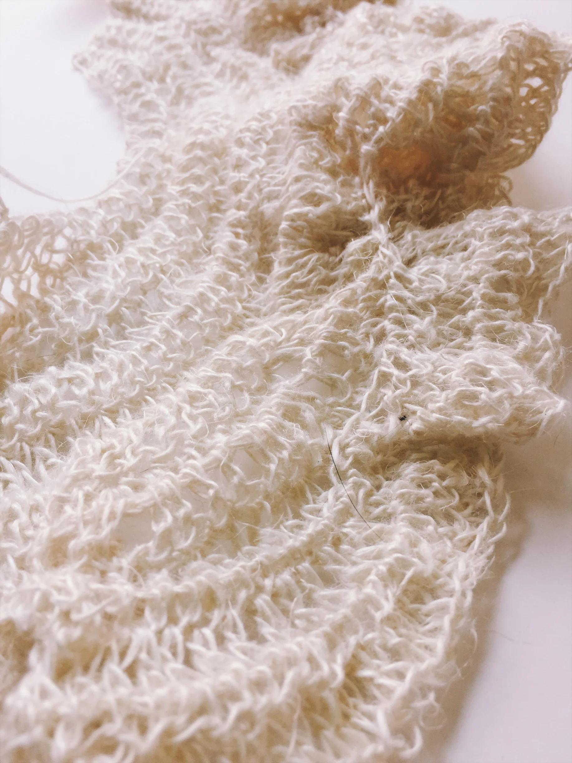 Close Up of Node in Linen Roving
