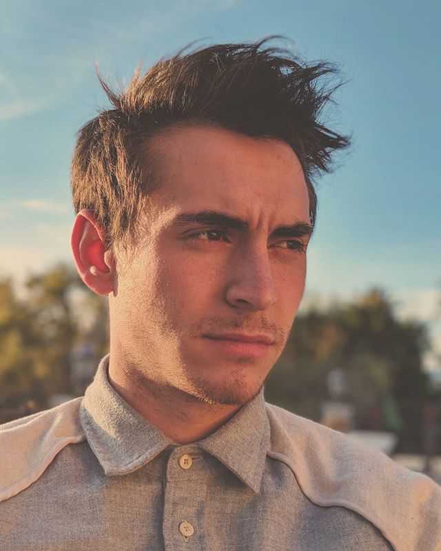 &quot;Dreaming of Mulholland Drive&quot;
☀️☀️☀️☀️☀️☀️☀️☀️☀️☀️☀️☀️ @leviholwell  #checkoutthatshirt #Levidoingthings #LA #portrait #pixel2xl #worktrip #production #sunset #hollywoodhills #losangeles #california