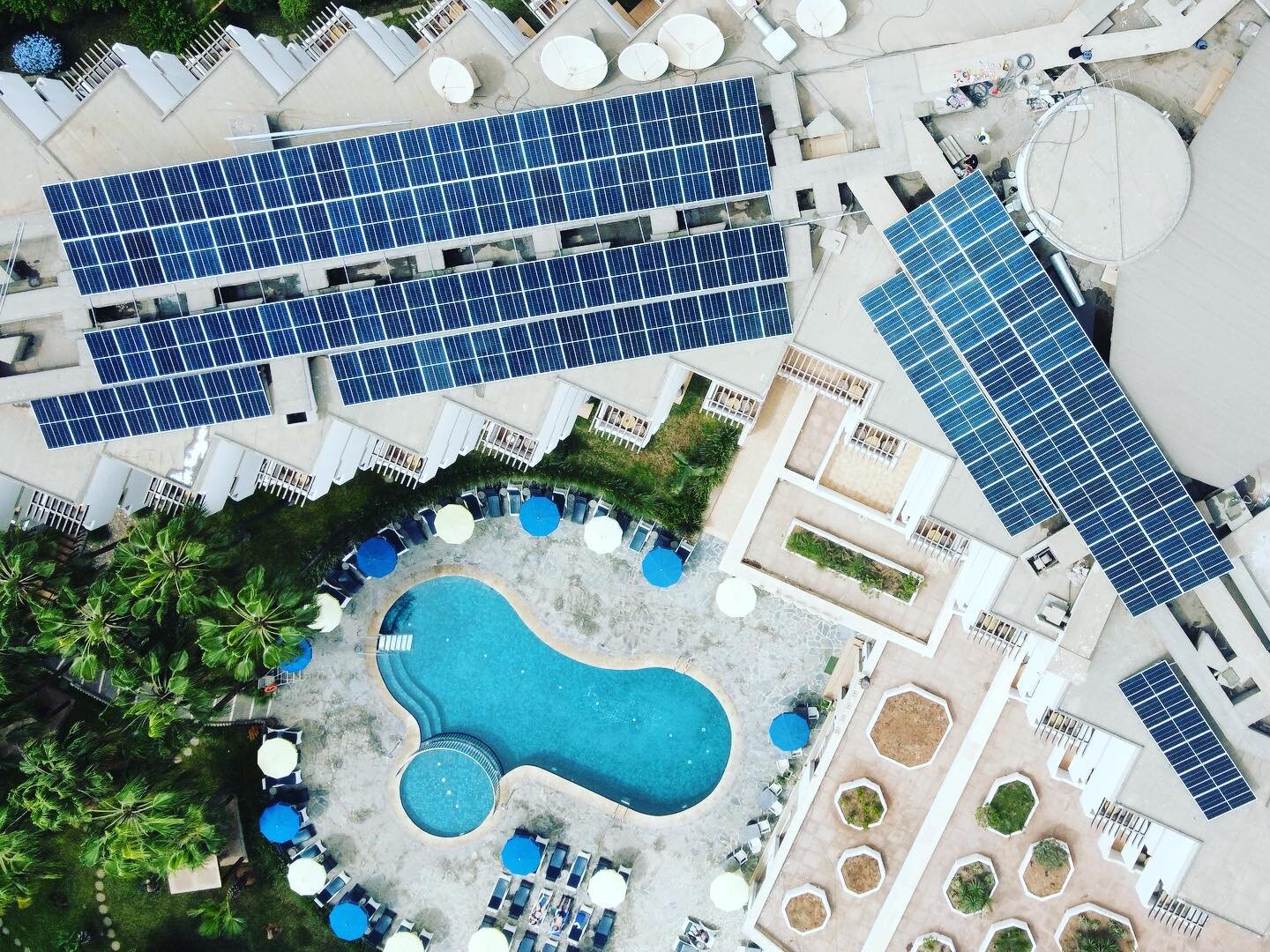 Mise en service d&rsquo;une installation de 144 panneaux derni&egrave;re g&eacute;n&eacute;ration pour l&rsquo;h&ocirc;tel Odyss&eacute;e Park d&rsquo;Agadir qui pourra b&eacute;n&eacute;ficier de belles &eacute;conomies sous le beau soleil d&rsquo;A