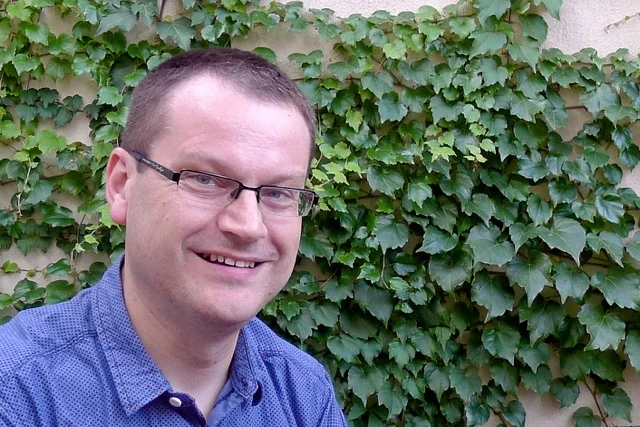 PX5- Stephen Rowley Click here to download Dr Stephen Rowley Lecturer in the School of Global, Urban and Social Studies at RMIT has recently completed his thesis on how film influences our views of city shape, form and normality.