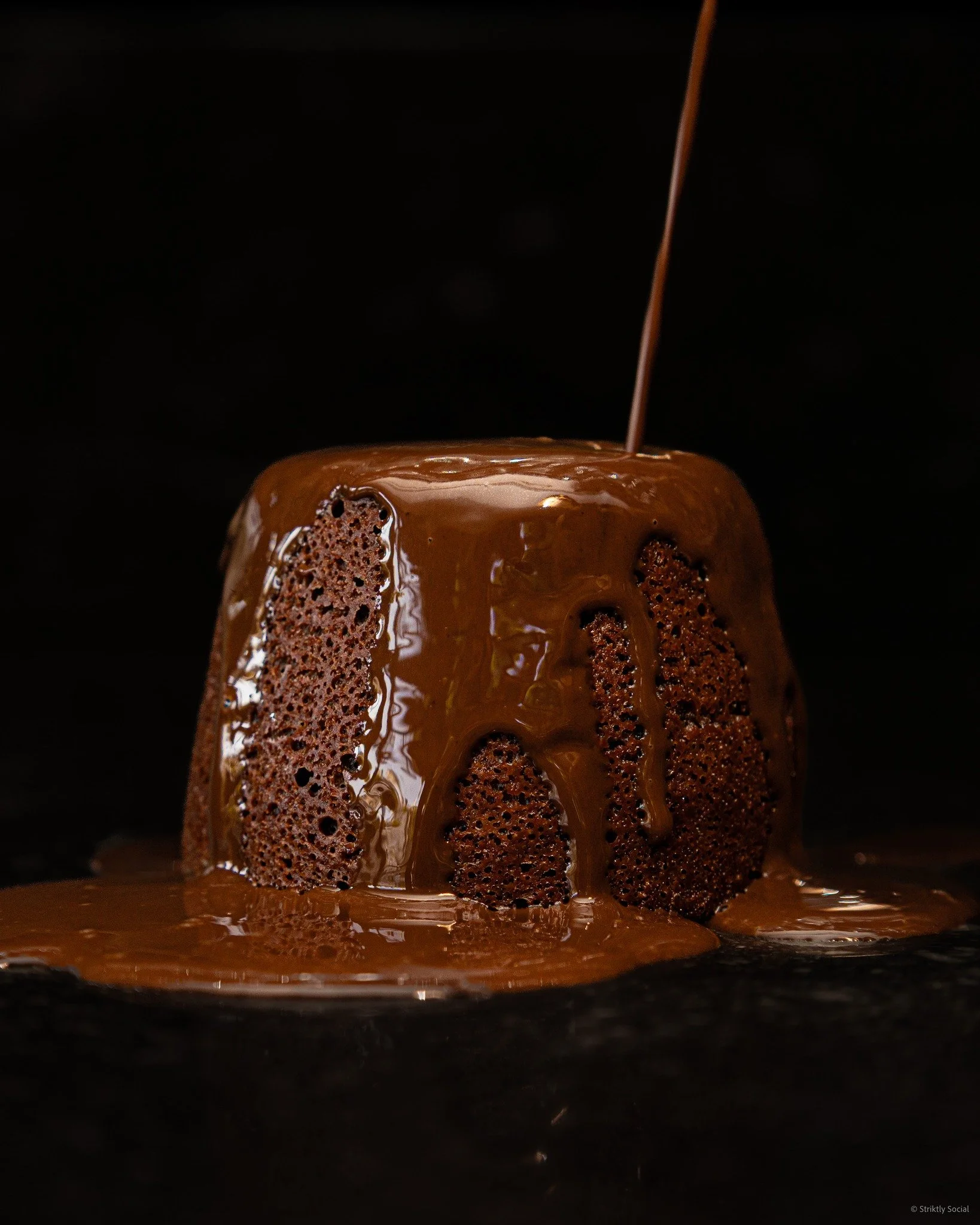 Our chocolate cake, rich and indulgent. A sweet finish you won&rsquo;t forget.
.
.
📸 @striktly_social 
#chocolatecake #dessertlover #wox #denhaag #finefood #sweetmoments #indulgence #diningout #woxmoments #cakelovers