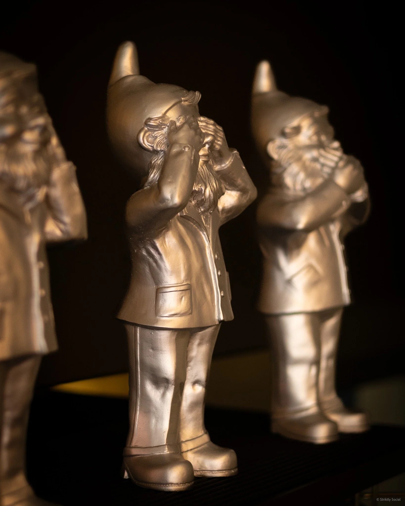 Three little gnomes. No hearing. No seeing. No talking. Just WOX vibes.
.
.
📸 @striktly_social
#woxmoments #denhaag #sharedining #haagsehotspot #fusionfood #woxdenhaag #finefood #interiorvibes #diningexperience #haagseschatten