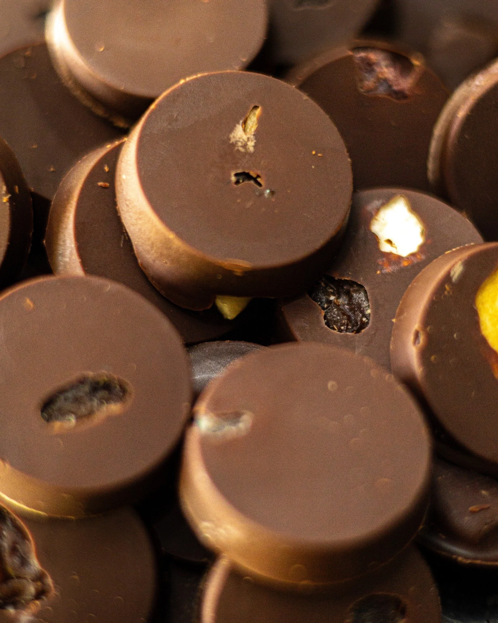 The perfect ending? A cup of coffee or tea&hellip; and our homemade chocolates on the side. Small, sweet and made with love.
.
.
📸 @striktly_social
#homemadechocolate #coffeetime #teatime #restaurantwox #sharedining #denhaagfoodie #woxexperience #sw