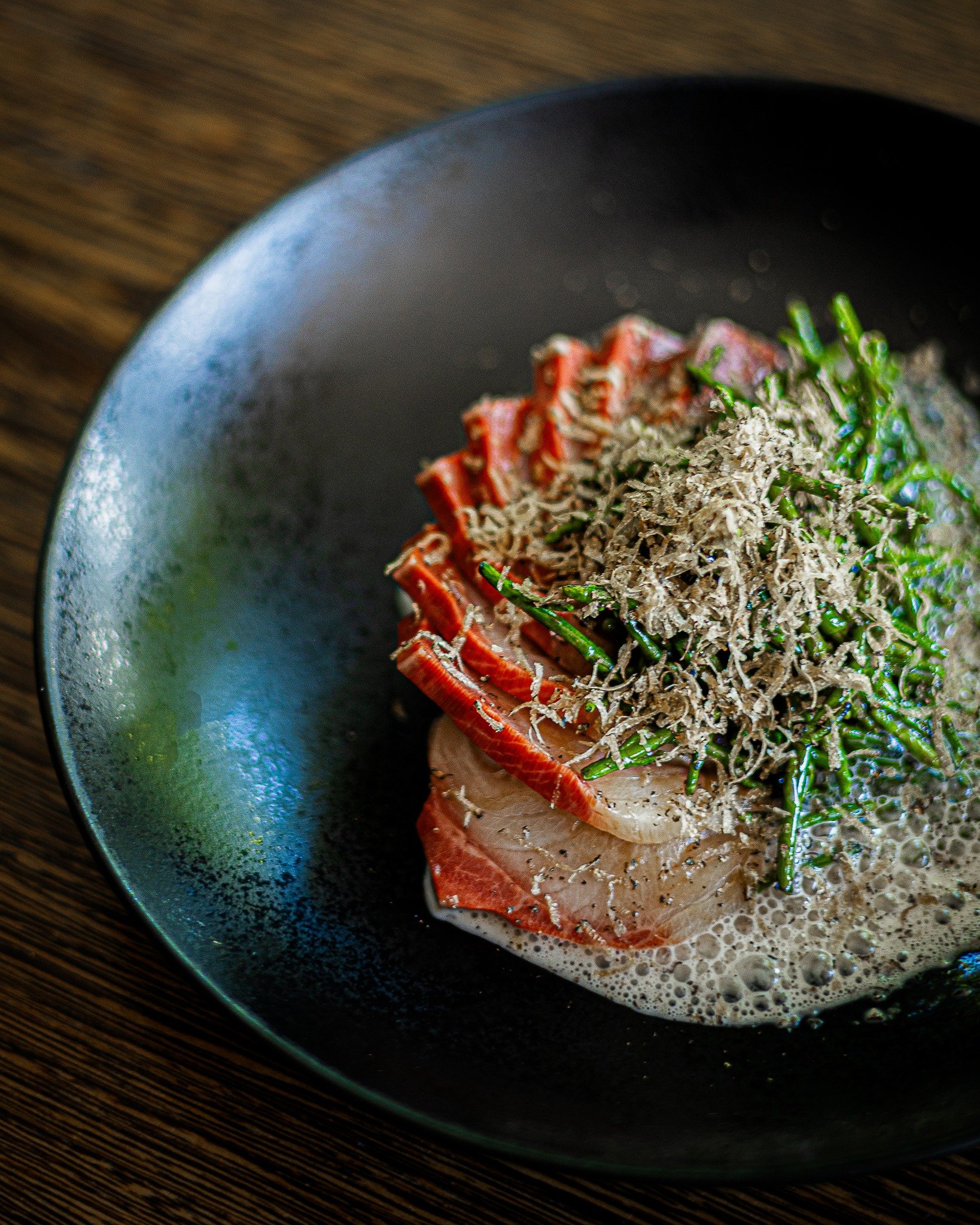 A slice of hamachi, a brush of truffle &mdash; that&rsquo;s all it takes. Simple, clean, unforgettable.
.
.
📸 @striktly_social
#hamachi #trufflelove #woxrestaurant #fishdish #thehaguefoodie #fineflavours #sharedplates #chefschoice #japanesetouch #te