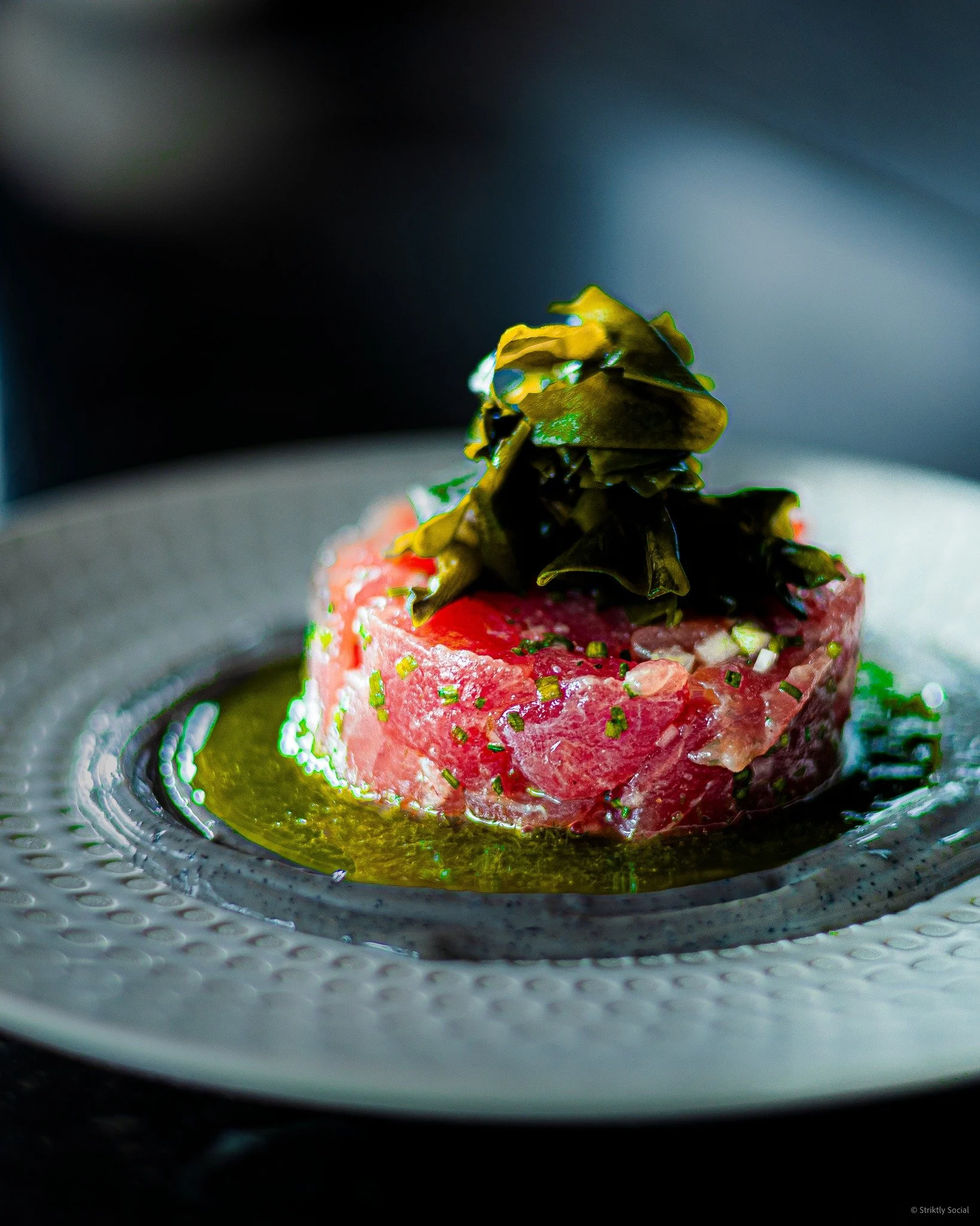 One of the all-time favourites, back on your table for one last round.
Our tuna tartare with oil of chives and black olive mayo &mdash; here until the final service.
.
.
📸 @striktly_social 
#tunatartare #wox #lastweek #thefinalround #finefood #seafo