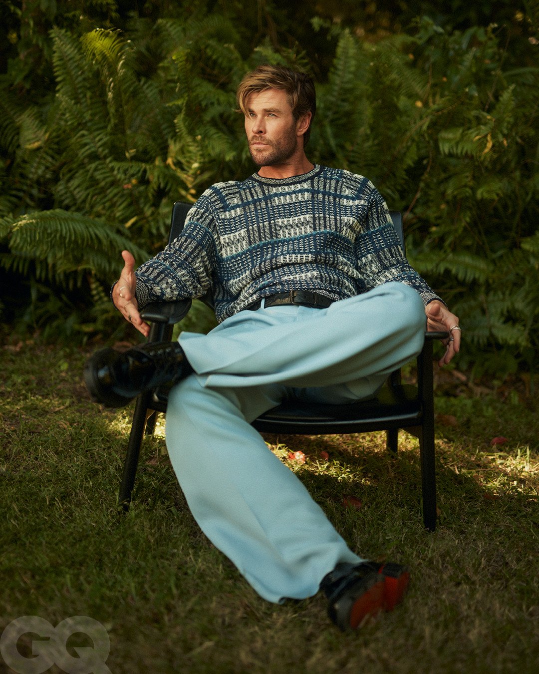 gqsummersocial_chris_hemsworth_4_5_2-1080x1350.jpg