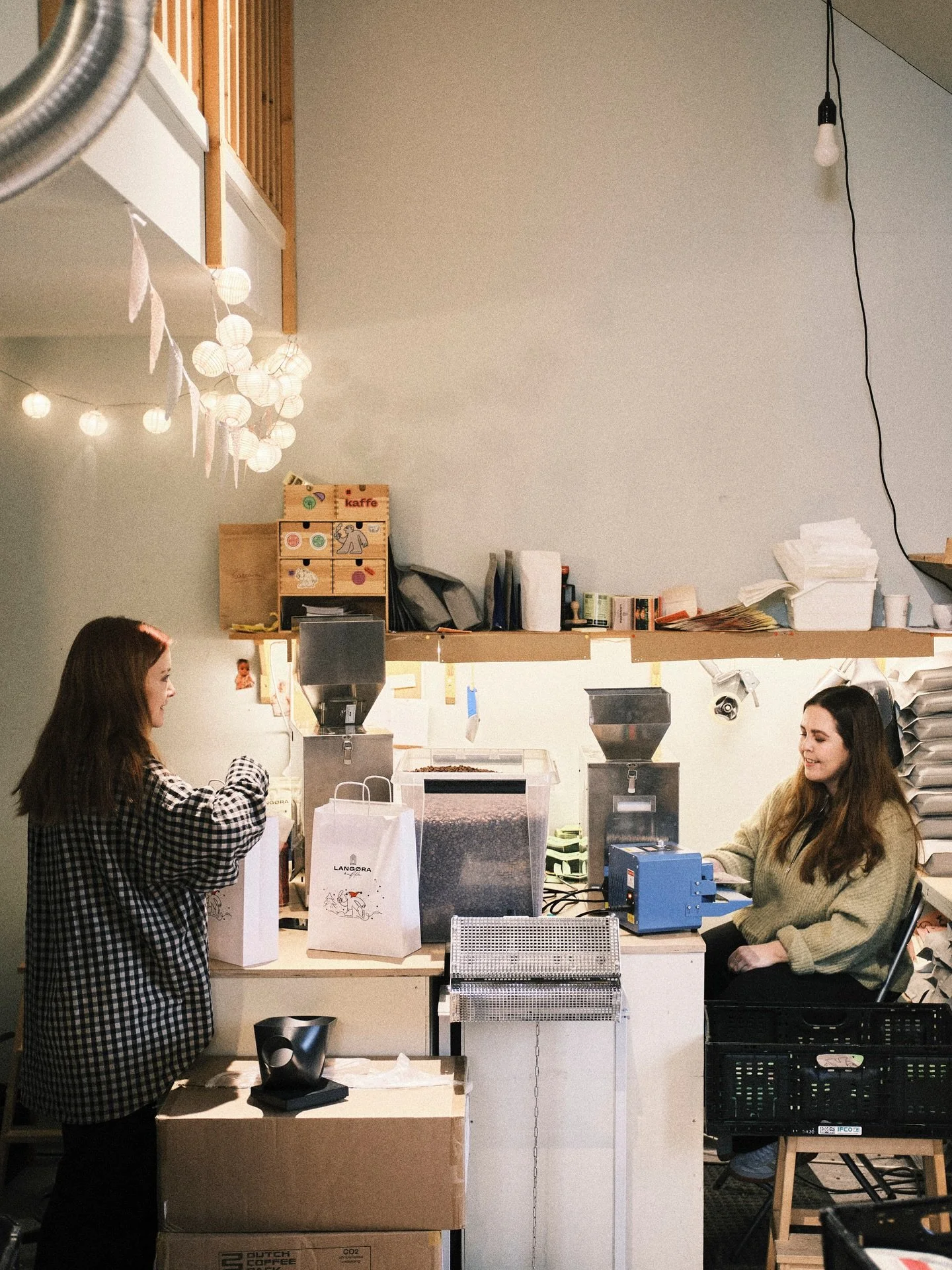 2 dager igjen til kalenderne sendes ut! Sikre deg kalenderen n&aring; hvis du vil f&aring; den innen 1. desember 🎁🎄🚀

langorakaffe.no

#adventskalender #kaffekalender #lang&oslash;rakaffe #jul2025