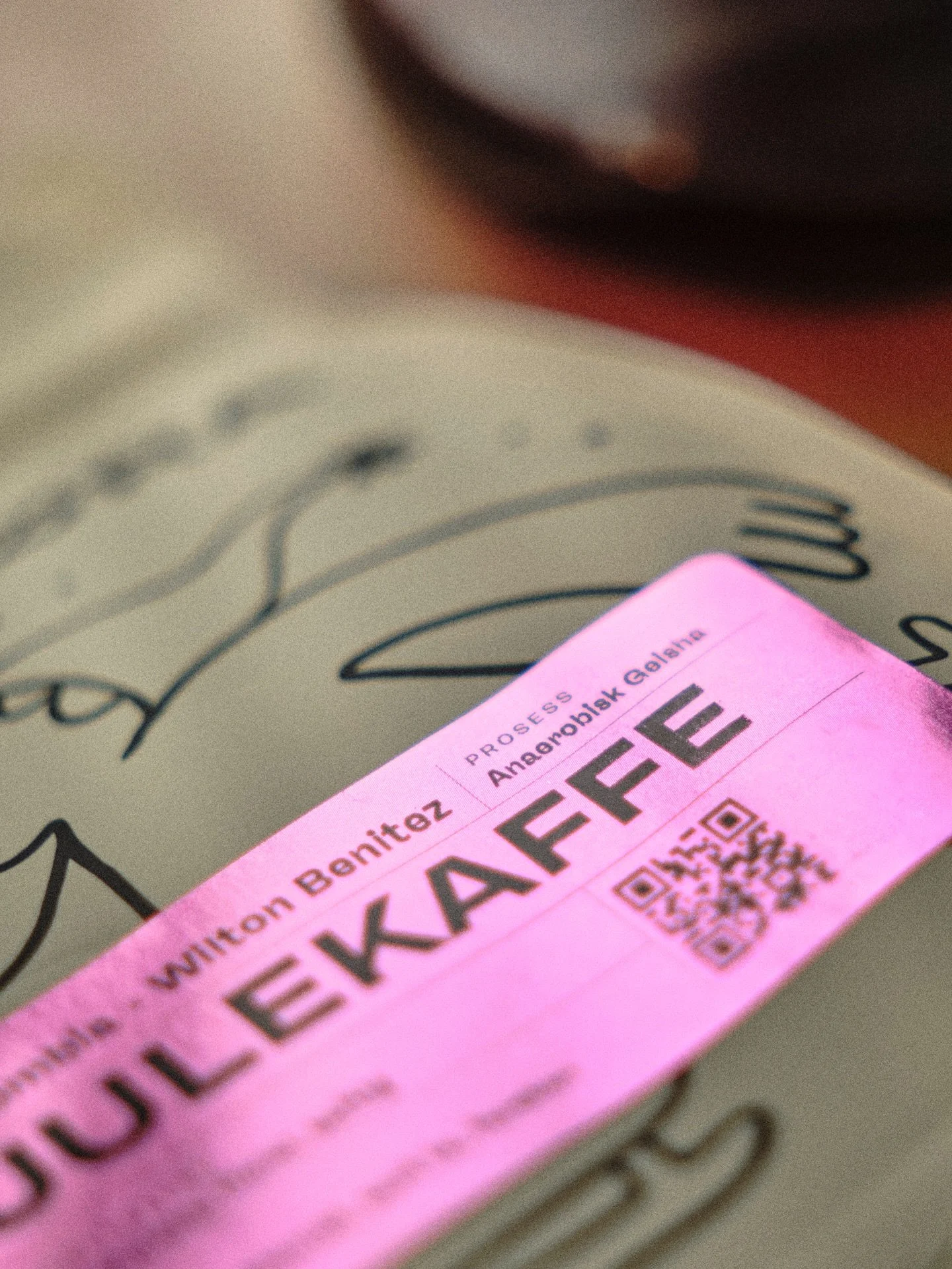 KAFFESLIPP ✨Julekaffe fra Colombia, Wilton Benitez Geisha✨
Process: anaerobic fermentation + thermoshock
☕️ Kompleks, floral, saftig.
👅 Appelsinblomst, sort te, fersken.
Live i nettbutikken n&aring; 🔥

langorakaffe.no

#julekaffe #kaffeslipp #singl