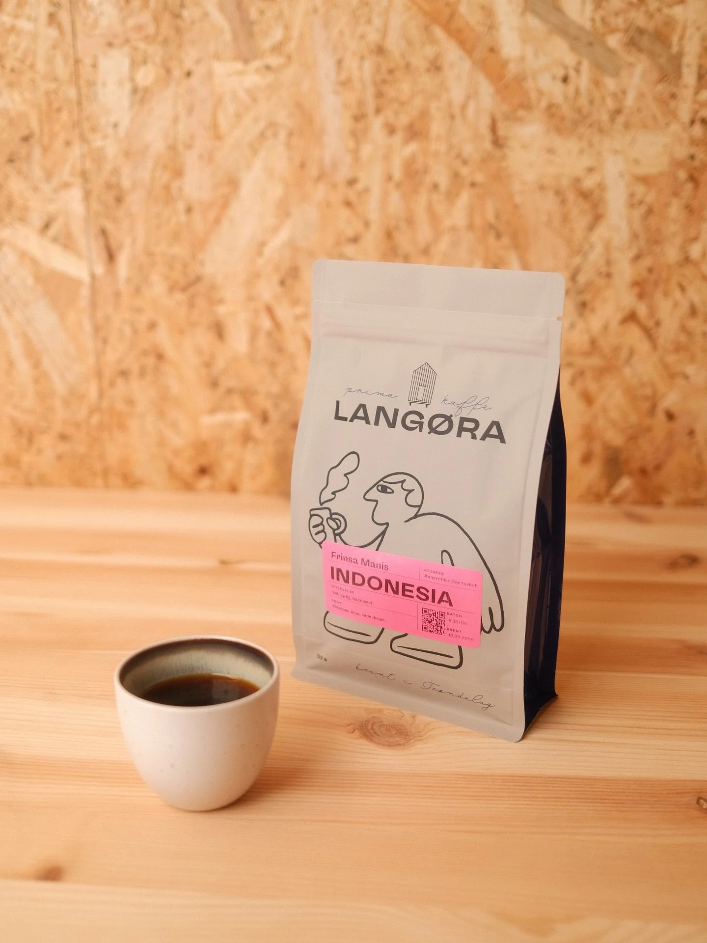 ✨Frinsa Manis, INDONESIA 🇮🇩 - Limited Edition✨
Anaerobisk B&aelig;rt&oslash;rket 

Med navnet &laquo;manis&raquo;, som betyr s&oslash;t p&aring; indonesisk, er denne kaffen s&oslash;t og balansert, med en fin og livlig syrlighet. Den har smaksnoter