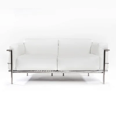 2-sits soffa i läder LC3 Vitt läder med kromat underrede. B170, D76, H76 Lagerstatus: I lager.