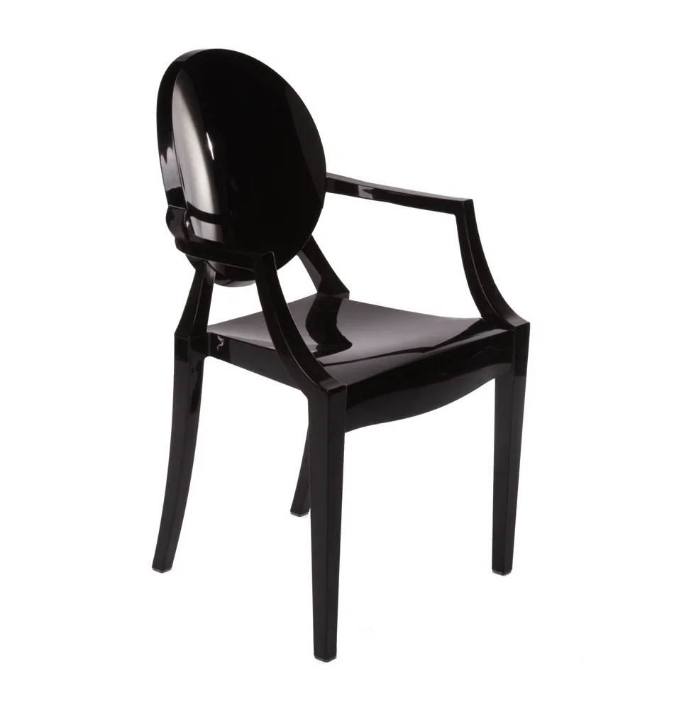Louis Ghost Philippe Starck Kartell En bekväm stol med arnstöd i transparent och färgad polycarbonat i Louis XV stil. Den är stadig och hållbar, rep- och vädertålig. Stapelbar med 6 stolar. H: 94cm, SH: 47cm, B: 54cm, D: 55cm Lagerstatus: I lager.