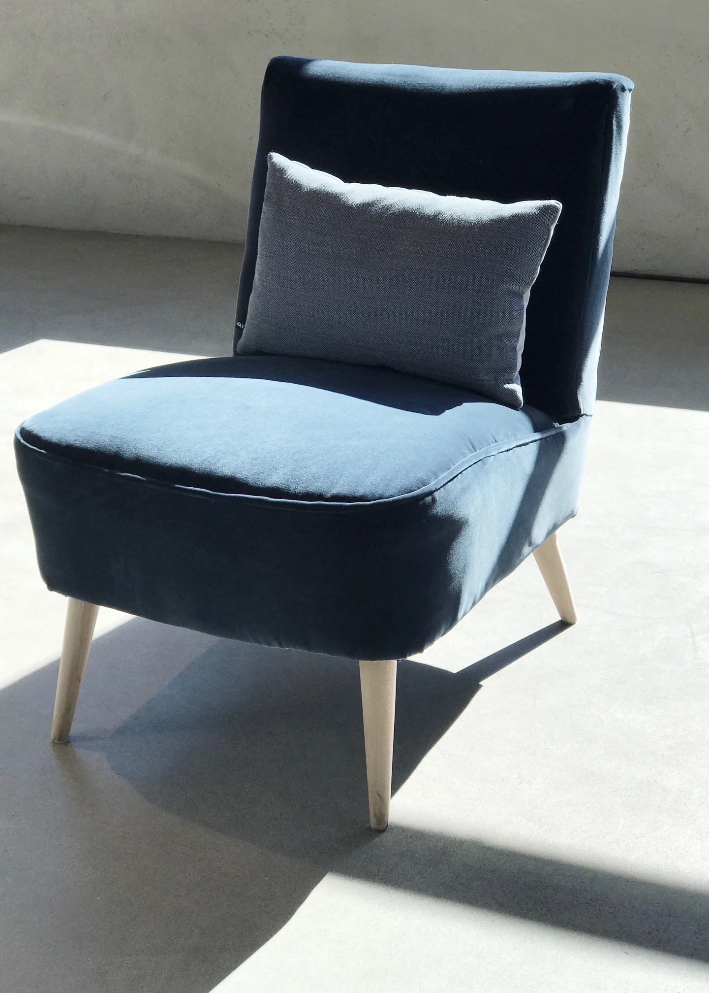 Vintage Fåtölj SELMA Klädsel duvblå sammet B 52 cm H 43 cm Djup 52 cm 