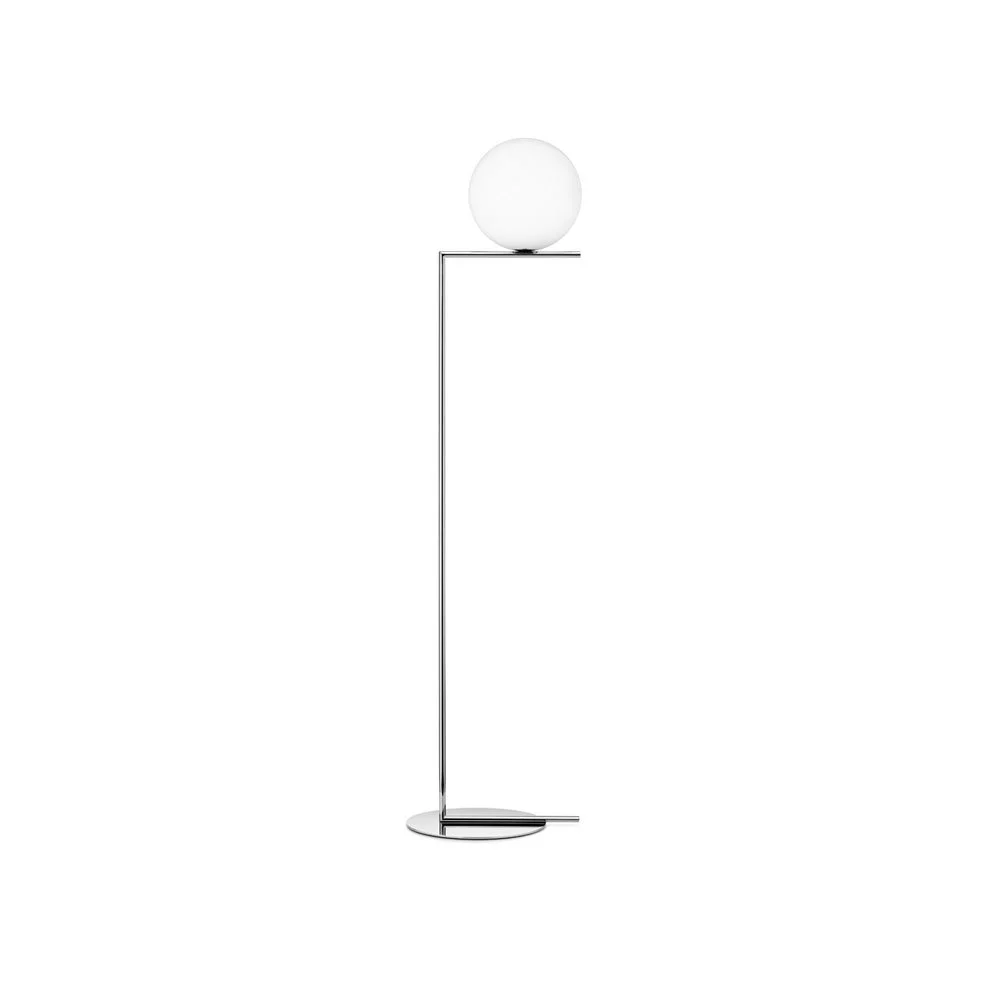 F L O S IC LIGHTS F1 KROM Golvlampa Höjd: 135 cm, Klot: 20 cm Bas 27,5 cm Massiv krom handblåst glas Lagerstatus: I lager