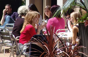 Al fresco eating on Northcote Road
