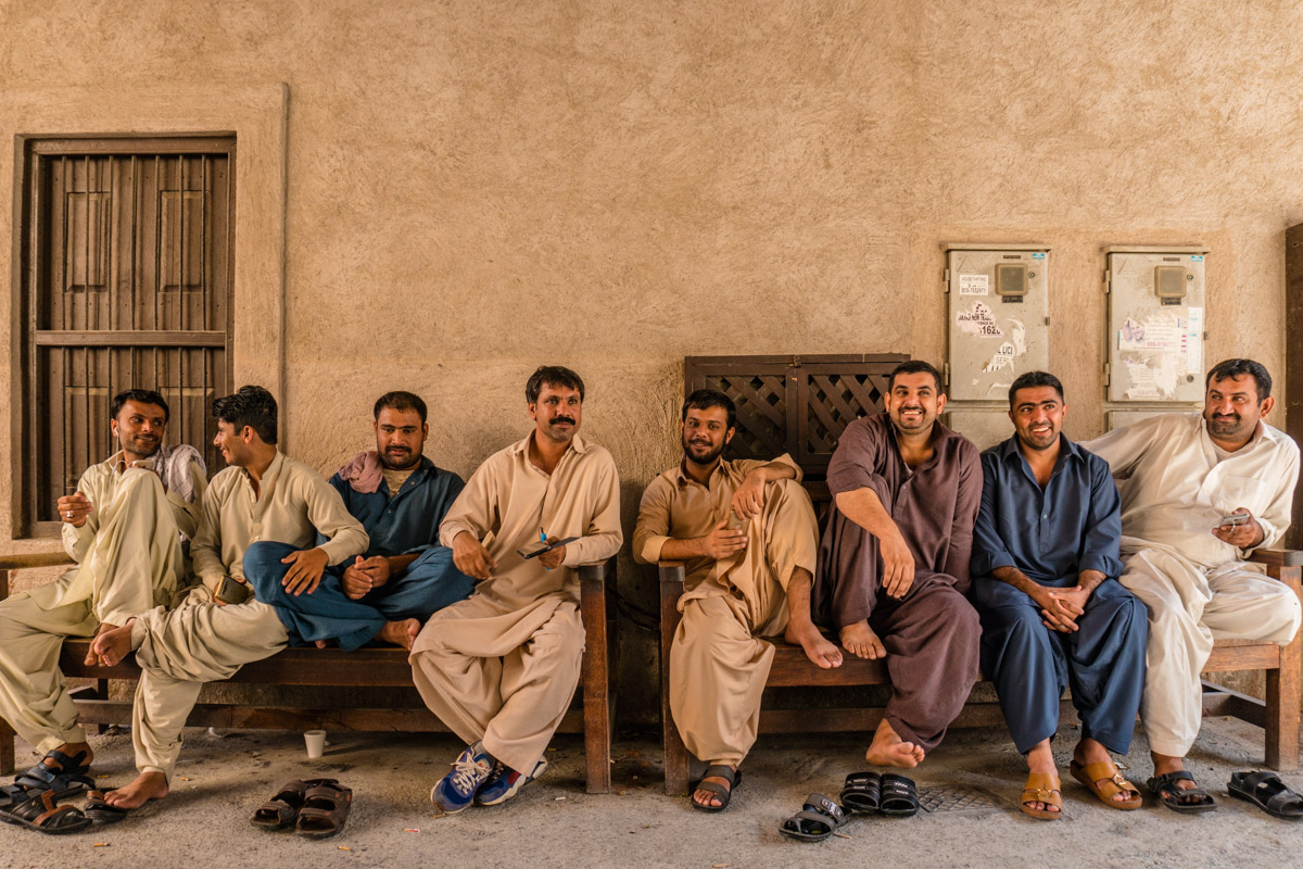 Travailleurs pakistanais en pause à Shindagha..