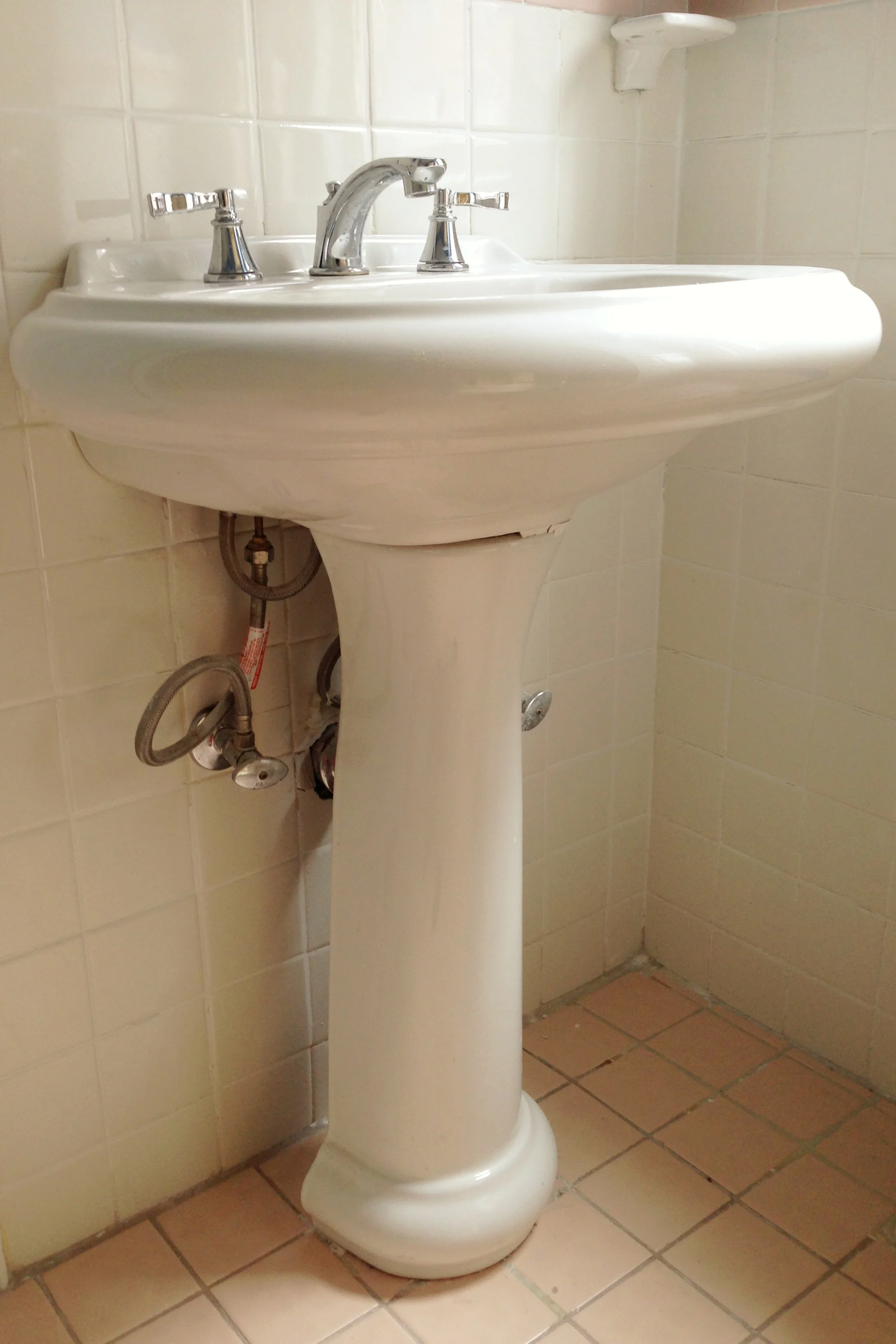 Yates Bathroom before.jpg