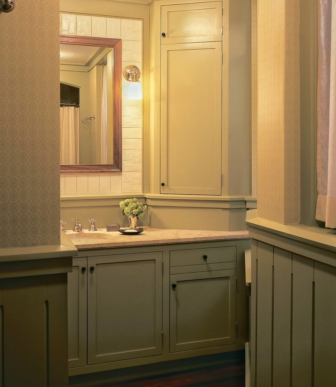 522 bathroom BEST.JPG