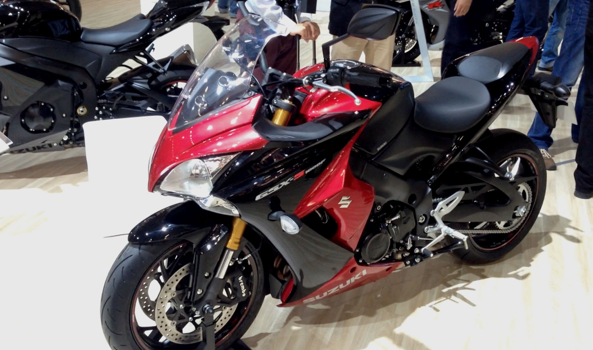 2015 Suzuki GSXS 1000 F. Look at dat red. Much red. So wow. Not my photo. Video below and text below that. KEEP ON SCROLLING SUCKA!