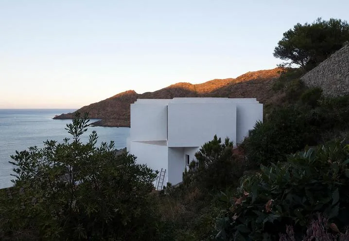 weekend-house-in-spain-exteriors_oggetto_editoriale_h495.jpg