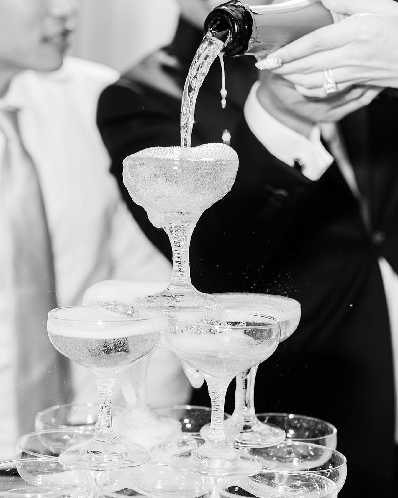 Weekends we pour champagne✨🥂 
.
.
Planning, Production &amp; Design: @agoodaffair @agoodaffairvictoria
Catering: @furiwa
DJ/Production: @djz_productions
Florist: @laceandstems
Photo: @michellefloresphotography
Video: @encorstudio
Cake: @intricakes
B