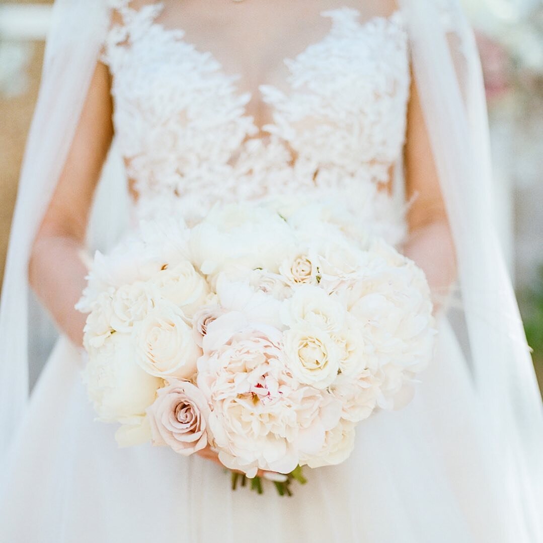 Entering another busy week filled with  gratitude .. ✨
.
.
Planning, Production &amp; Design: @agoodaffair @agoodaffairvictoria
Catering: @furiwa
DJ/Production: @djz_productions
Florist: @laceandstems
Photo: @michellefloresphotography
Video: @encorst