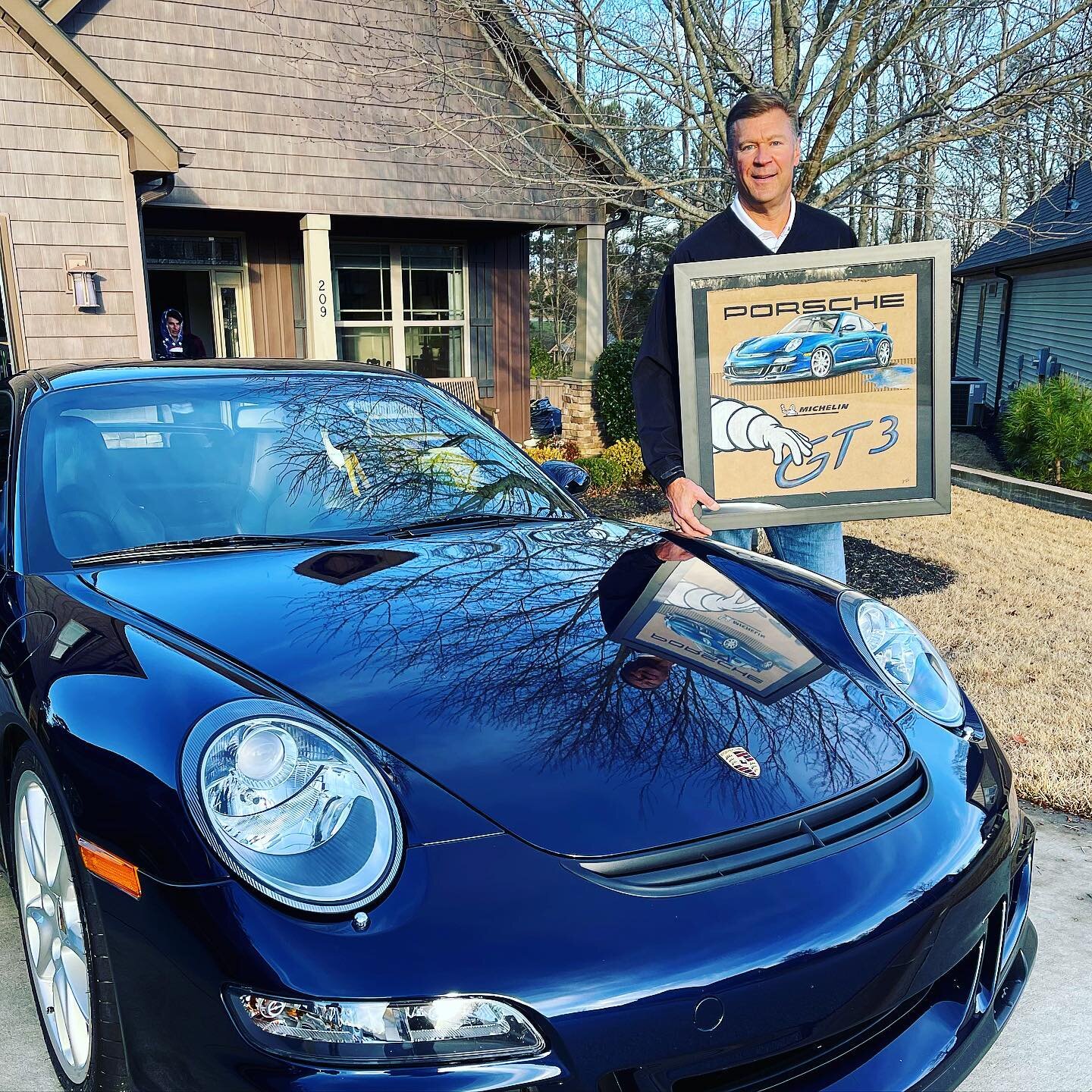 A high-end car drawn on piece of trashed cardboard, priceless. Fun to see the finished art next to the real deal! Thanks for the pic @saldenclark 

#porsche #porschegt3 #corrugatedartist #cardboardart #salvagedart
