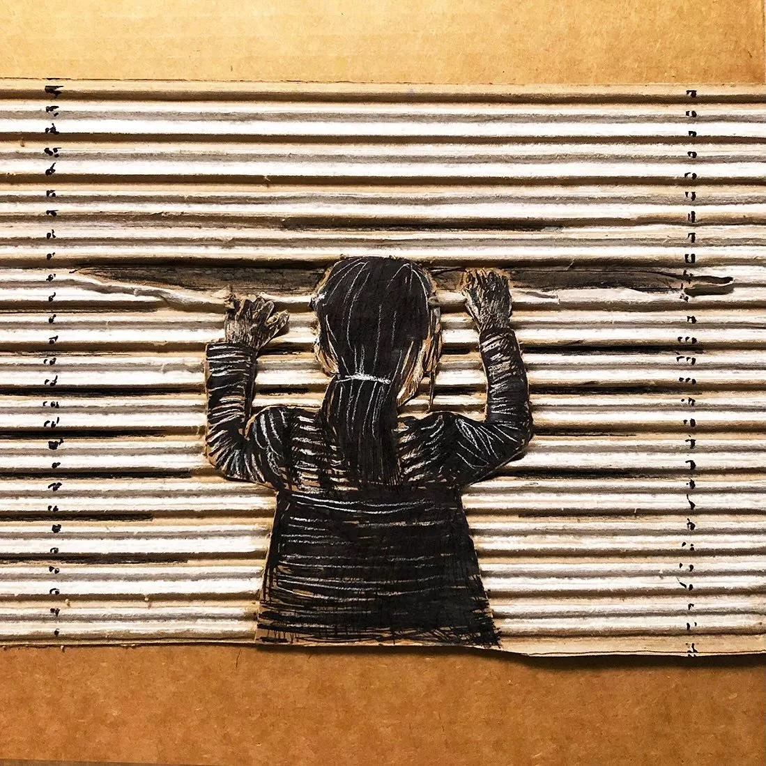 Peeking out the corrugation 

#corrugatedartist #cardboardart  #ArtFeatures #artoftheday #artistsoninstagram  #recycledart