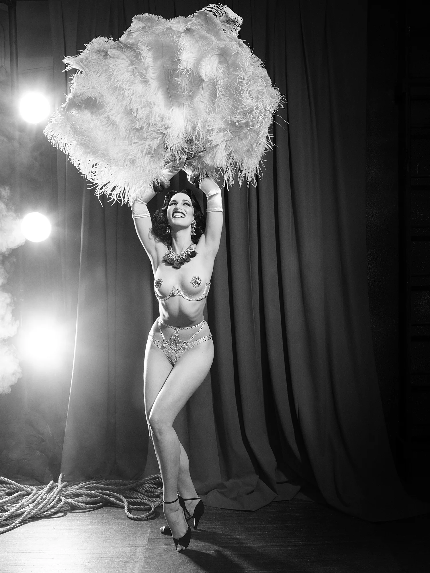 13_Burlesque_Dancer_024_v1.jpg