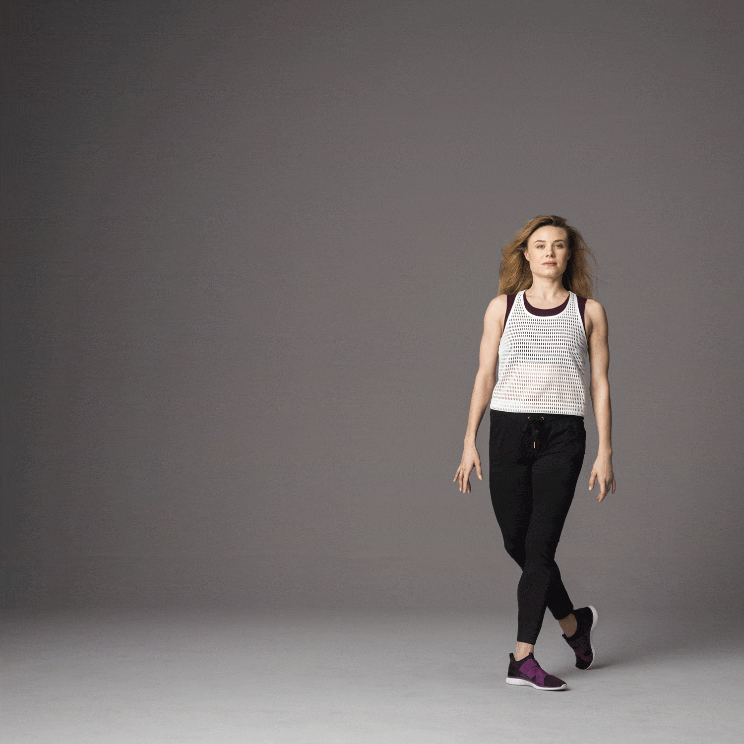 R_CH_17C_FALL1_STUDIO_AEcc_SHOT_02GIF_c_Sq.gif